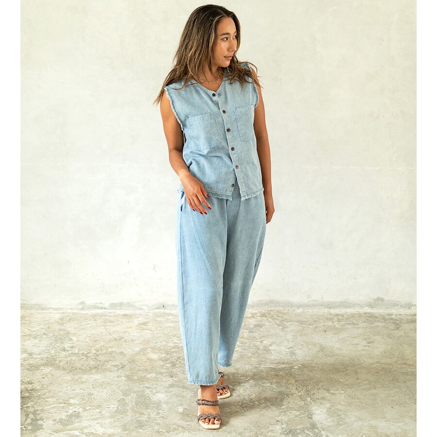 WITH JUNGLE NO SLEEVE SHIRTS