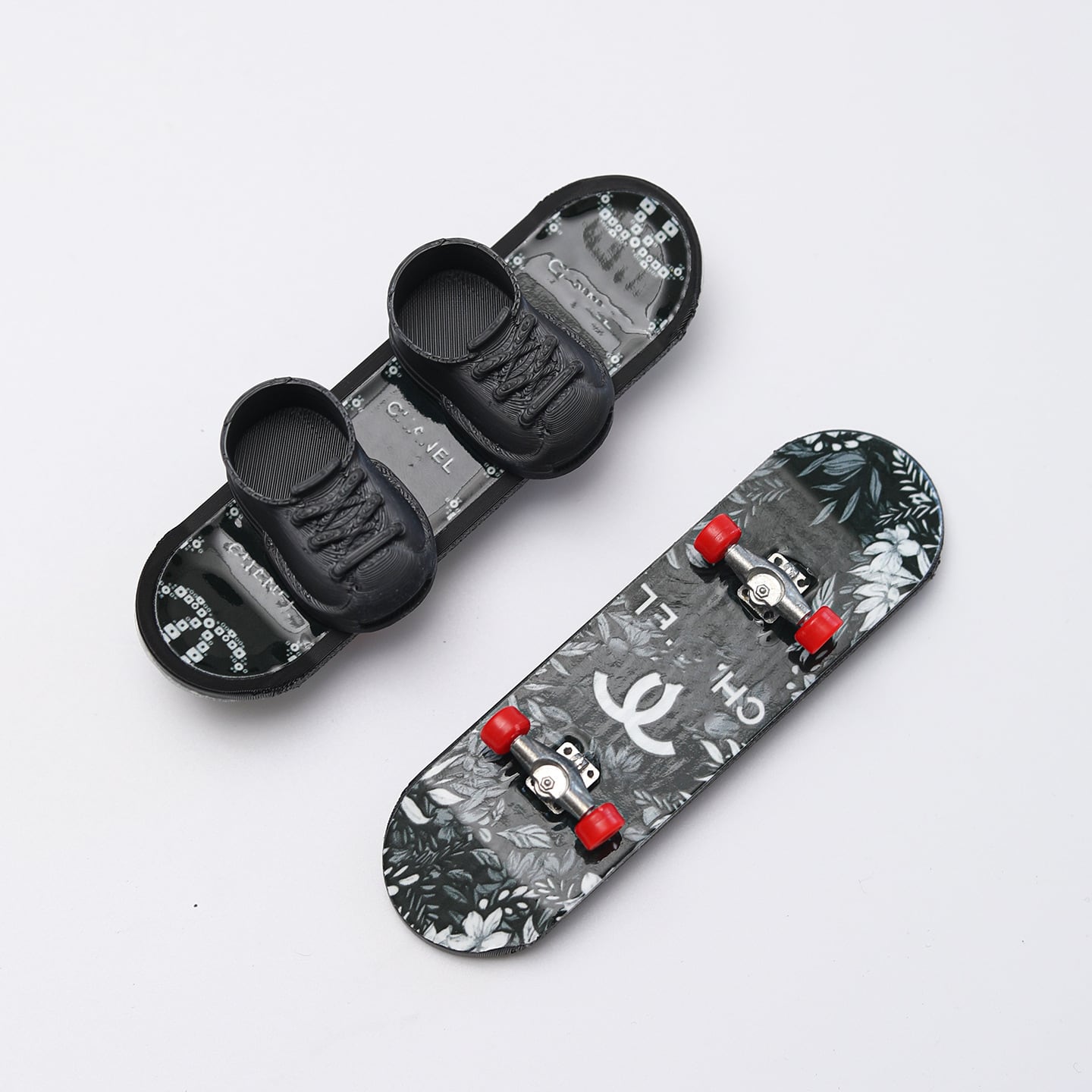 The Monsters Labubu Skateboardラブブスケートボード Labubu The Monsters Skateboard LIMITED – TOYSEZ