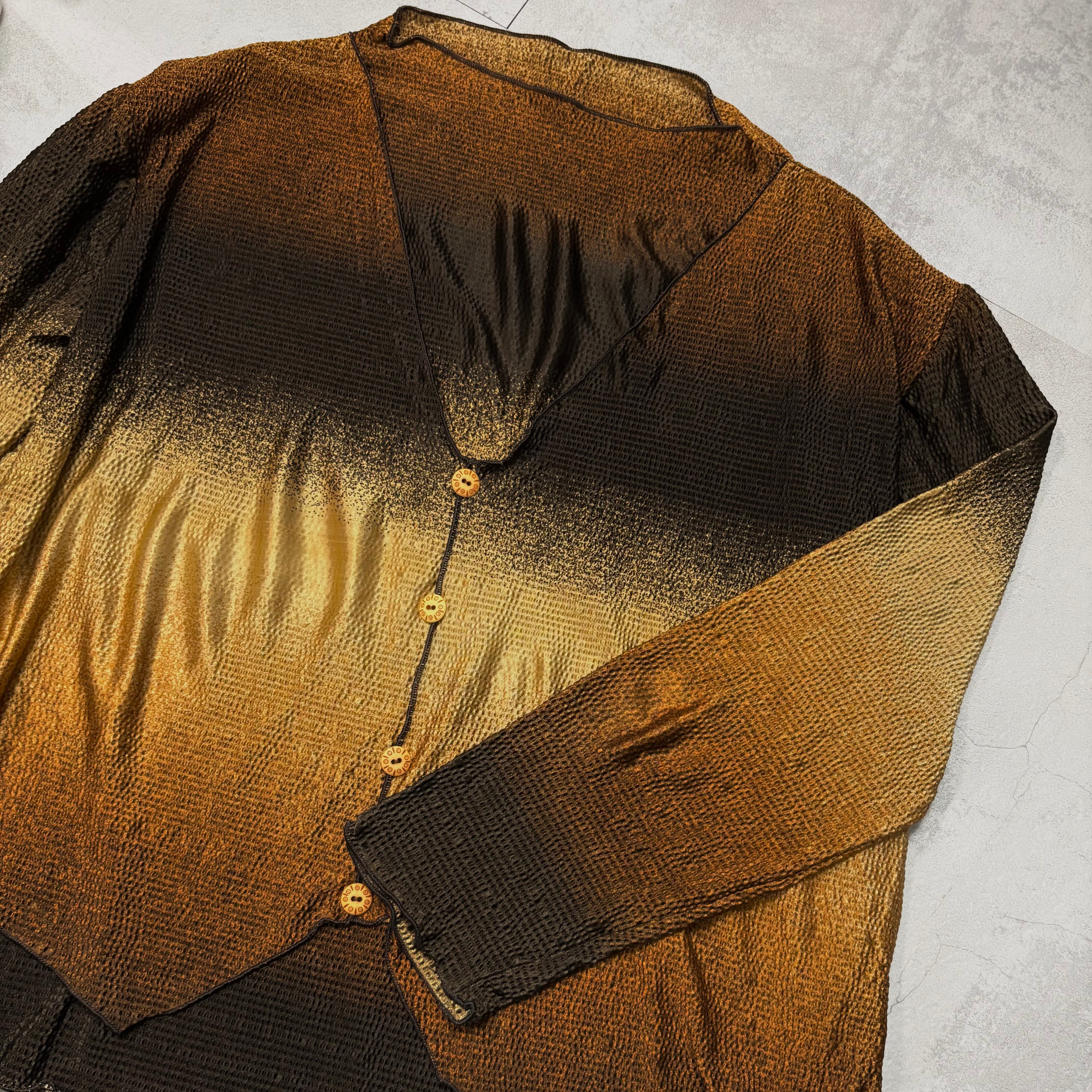 実際の色味に一番近いです