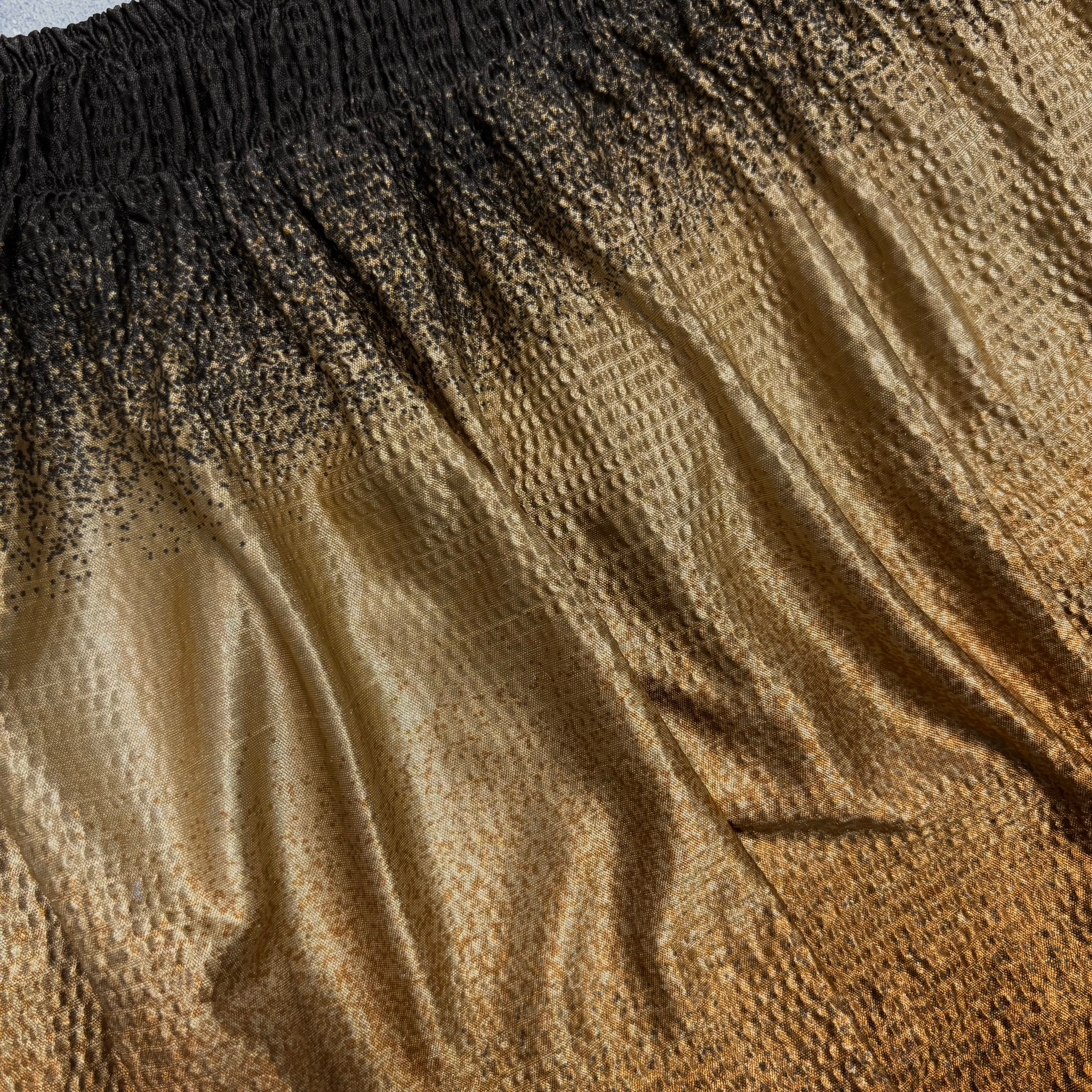 スカート糸つれや、凹凸が薄くなっている箇所あり