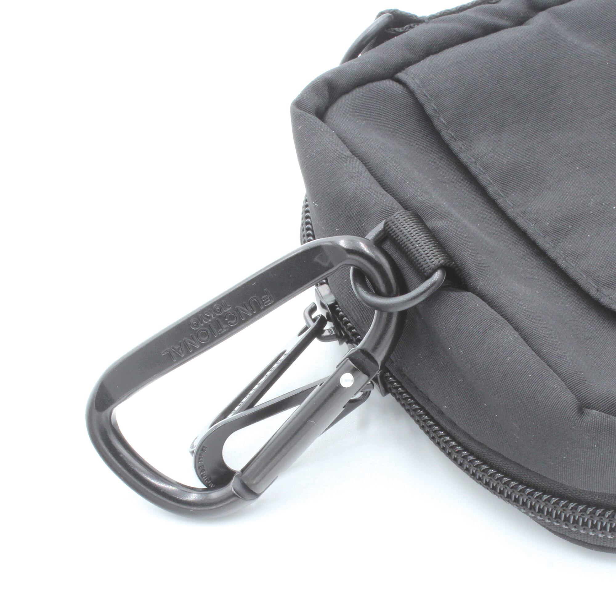 FUNCTIONALのオリジナルカラビナが付属します