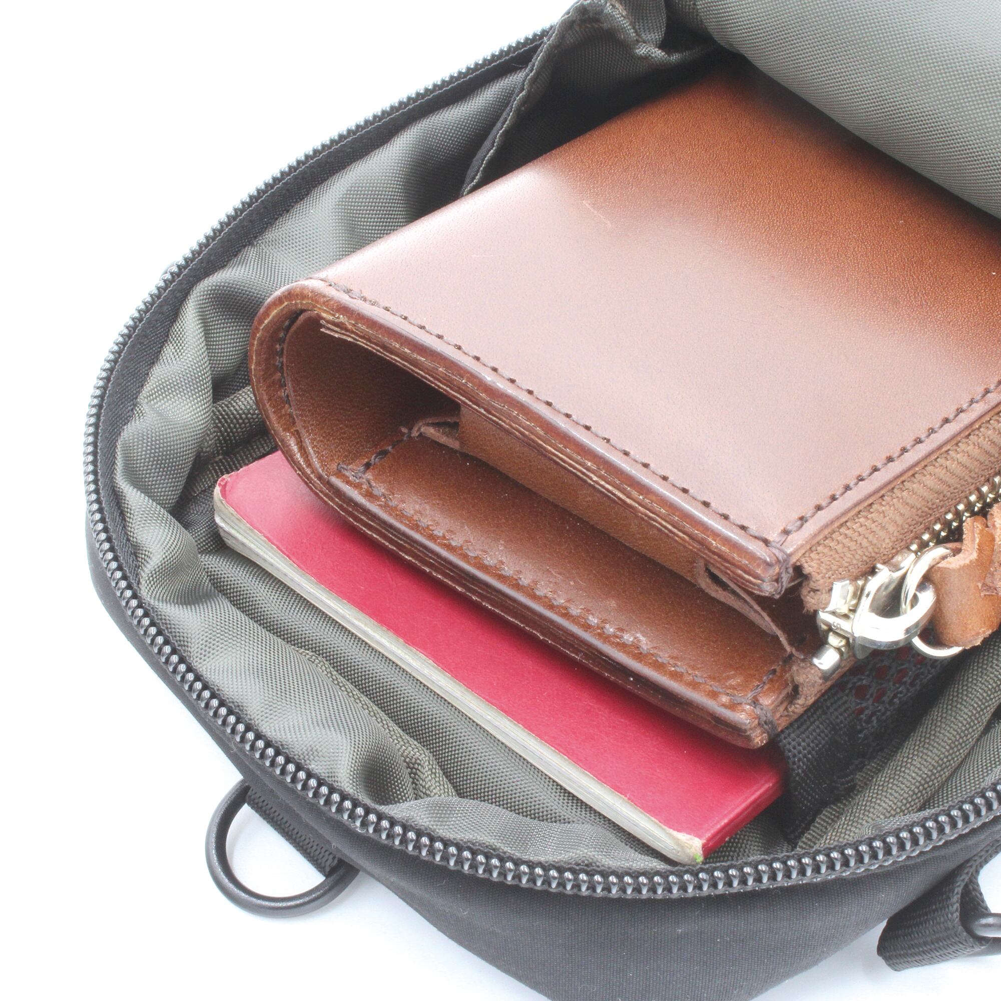 お出かけに必要な最低限の物は収納可能