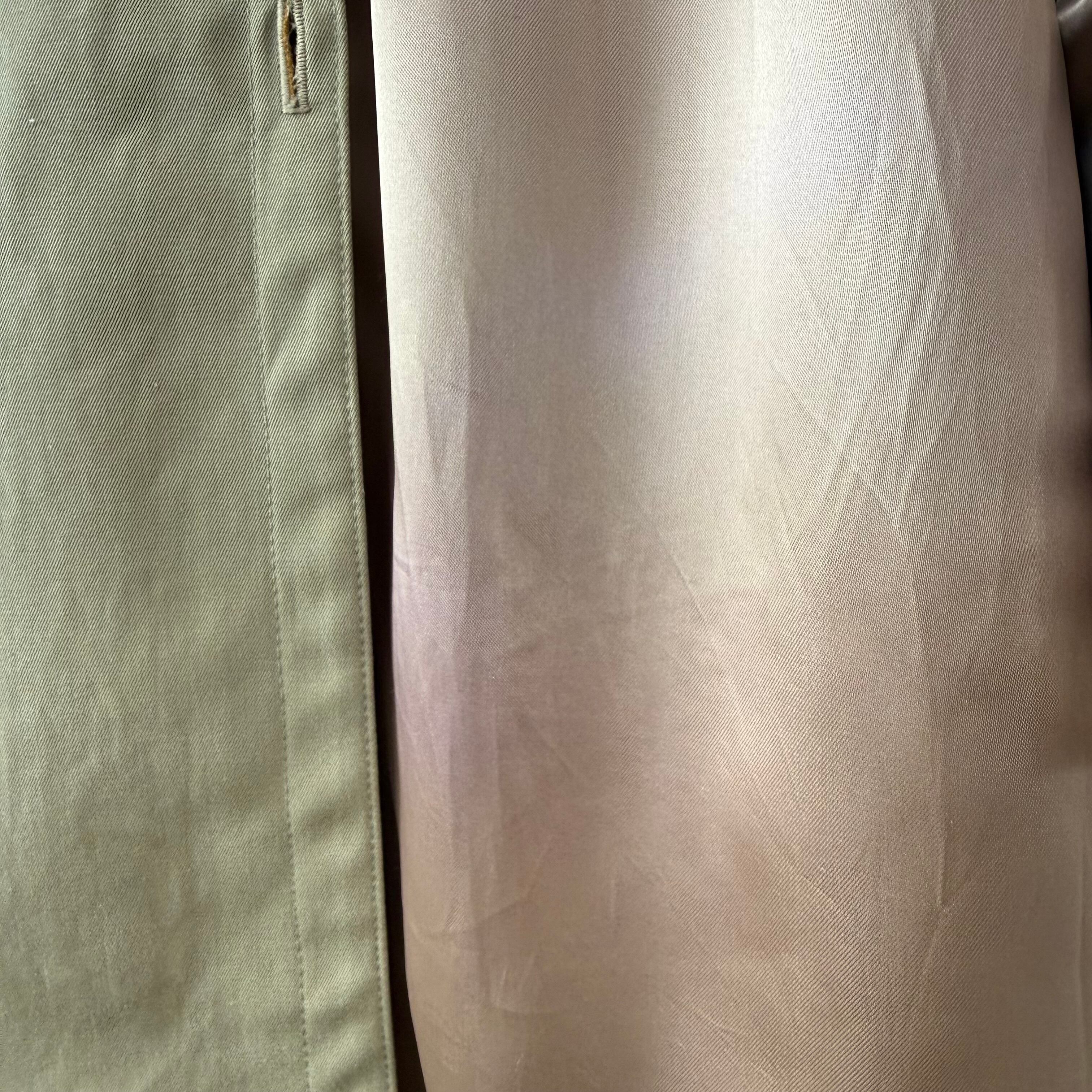 裏地擦れによる僅かな変色(数箇所)