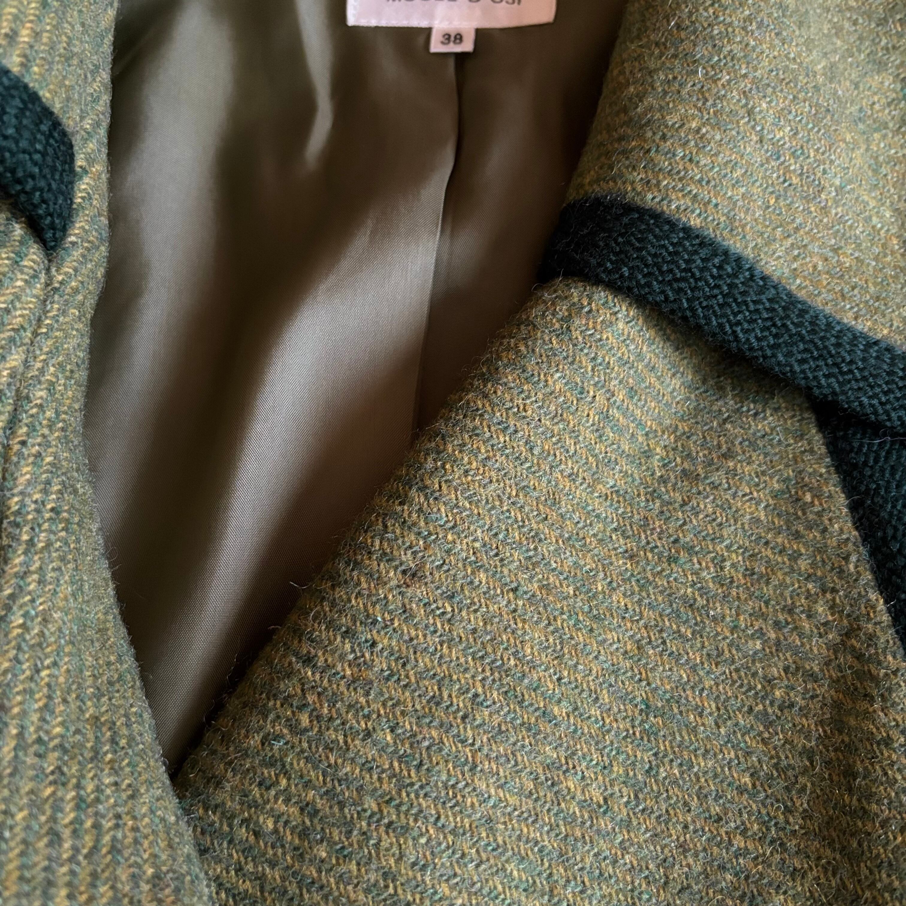 襟小さな汚れあり