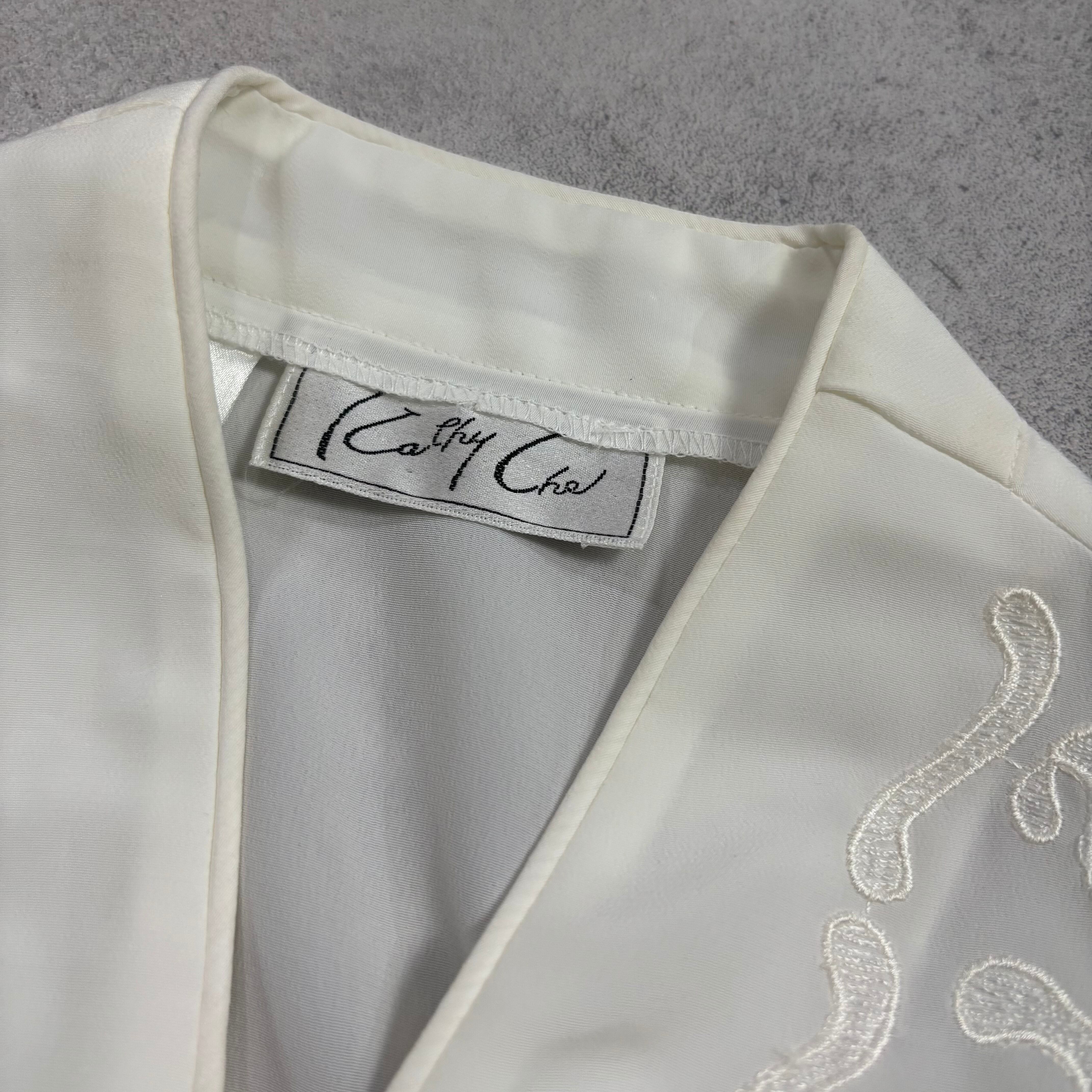 襟周り薄っすら変色あり