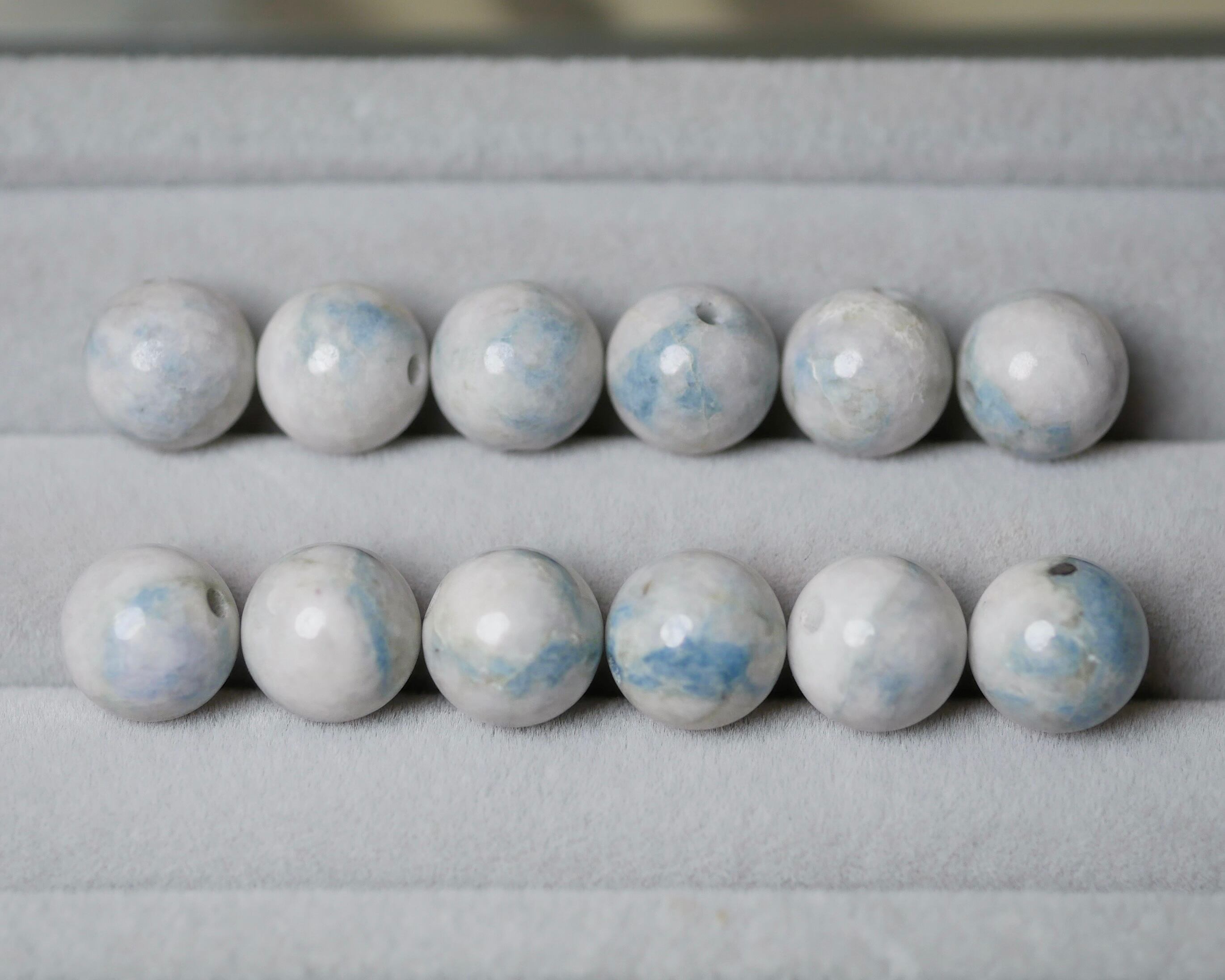 ☆Outlet SALE☆国産 横川翡翠 8mm粒売り（グレー白＋青系 jadeitite