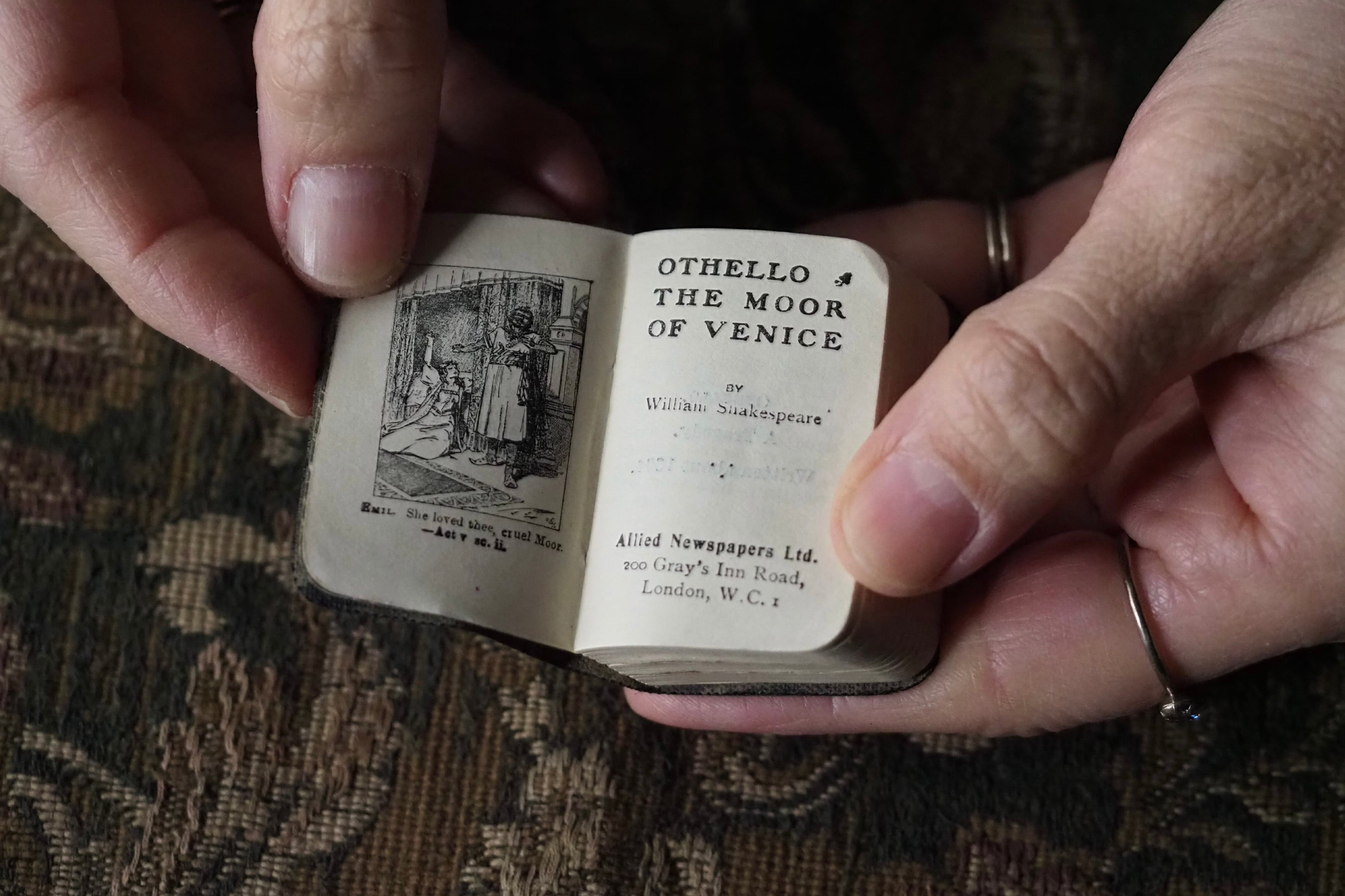 シェイクスピアまめ本-vintage Shakespeare miniature book