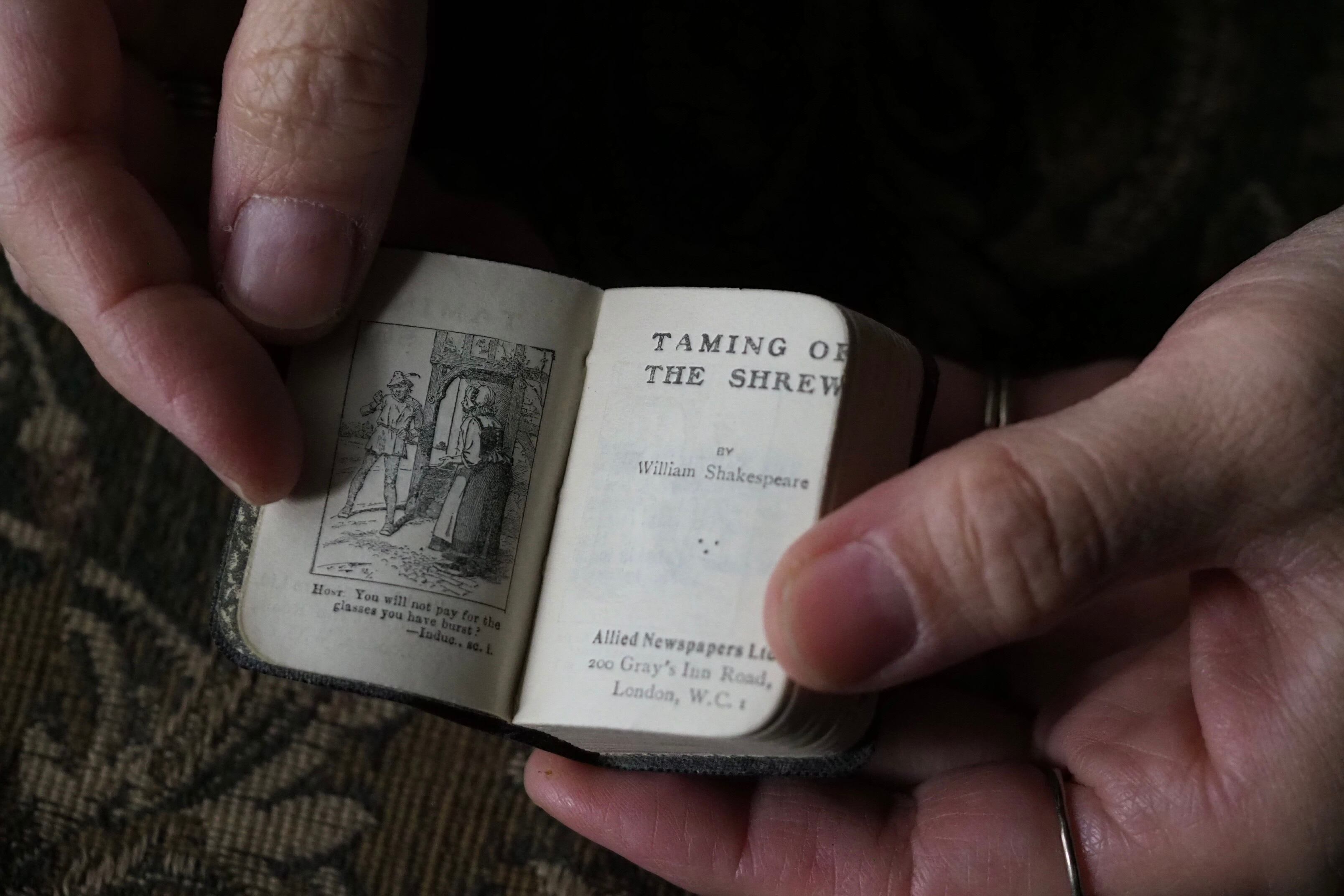 シェイクスピアまめ本-vintage Shakespeare miniature book