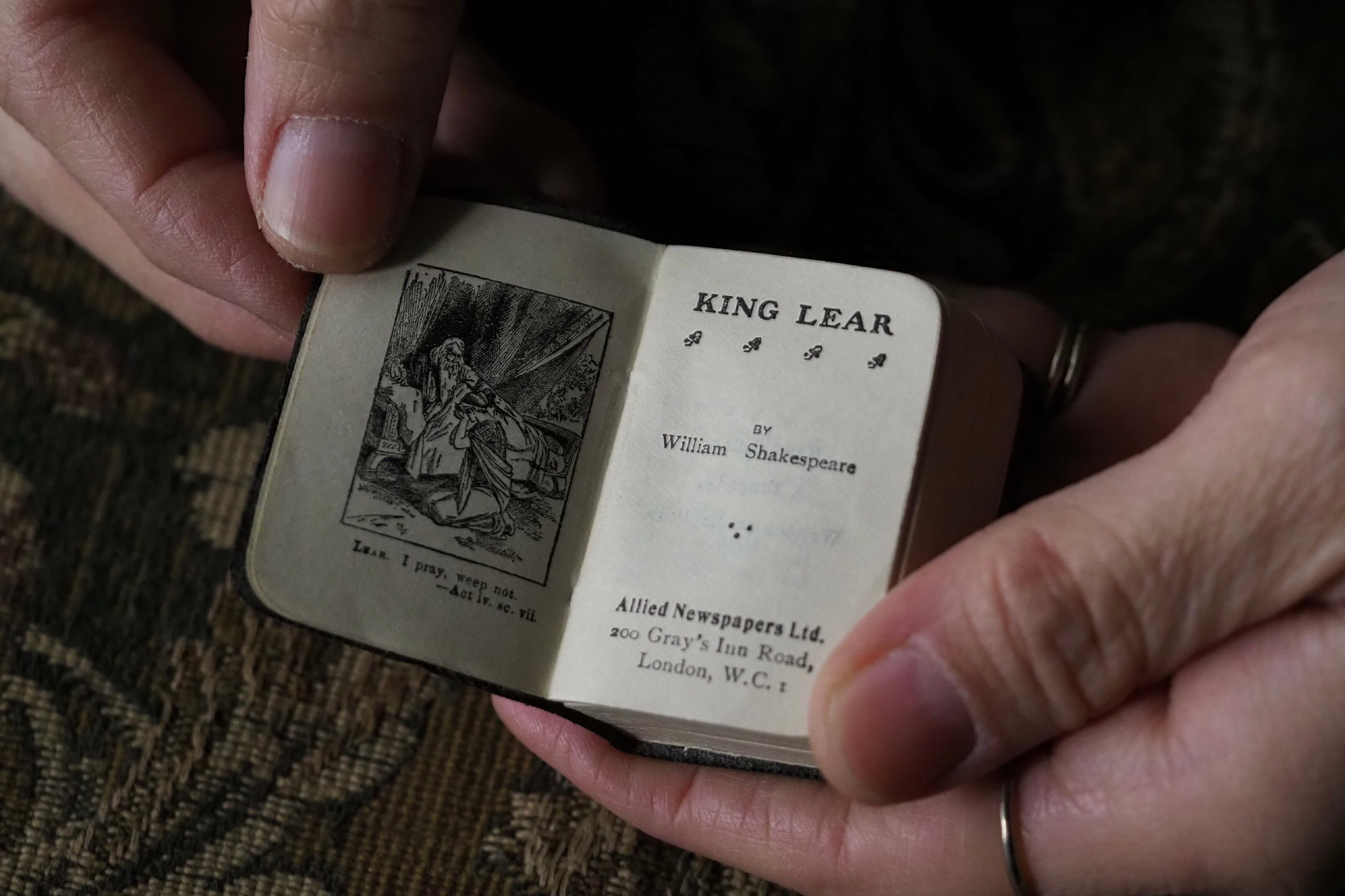 シェイクスピアまめ本-vintage Shakespeare miniature book