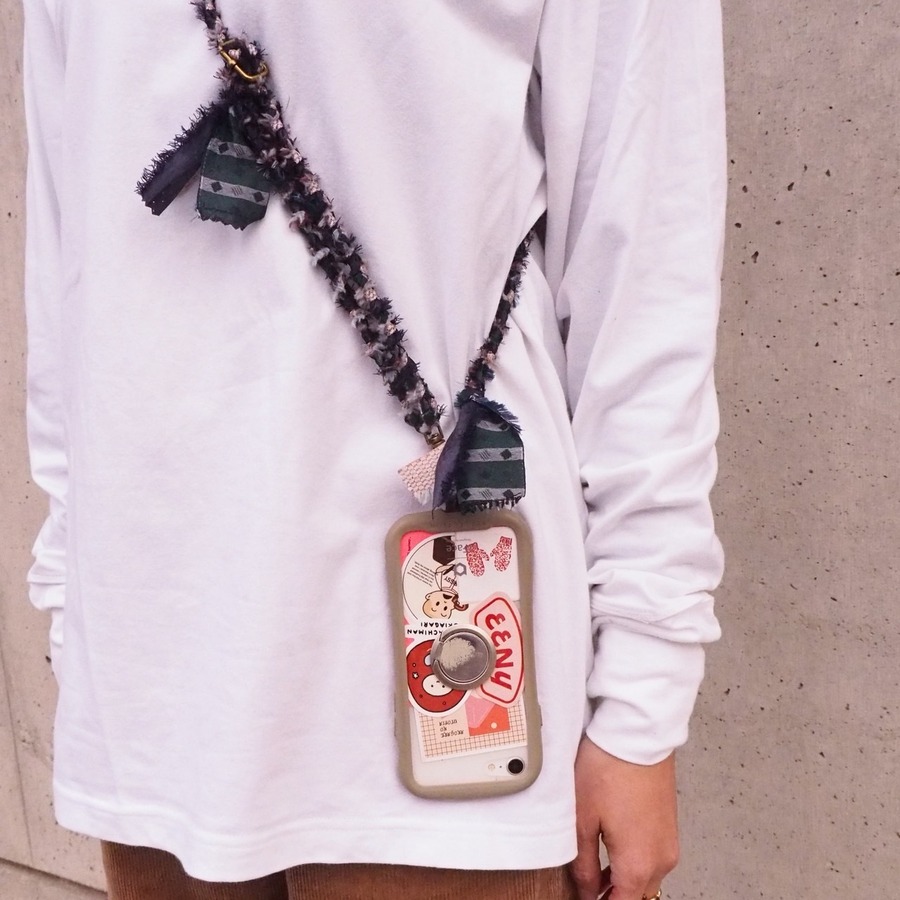 シンプルなTシャツにも