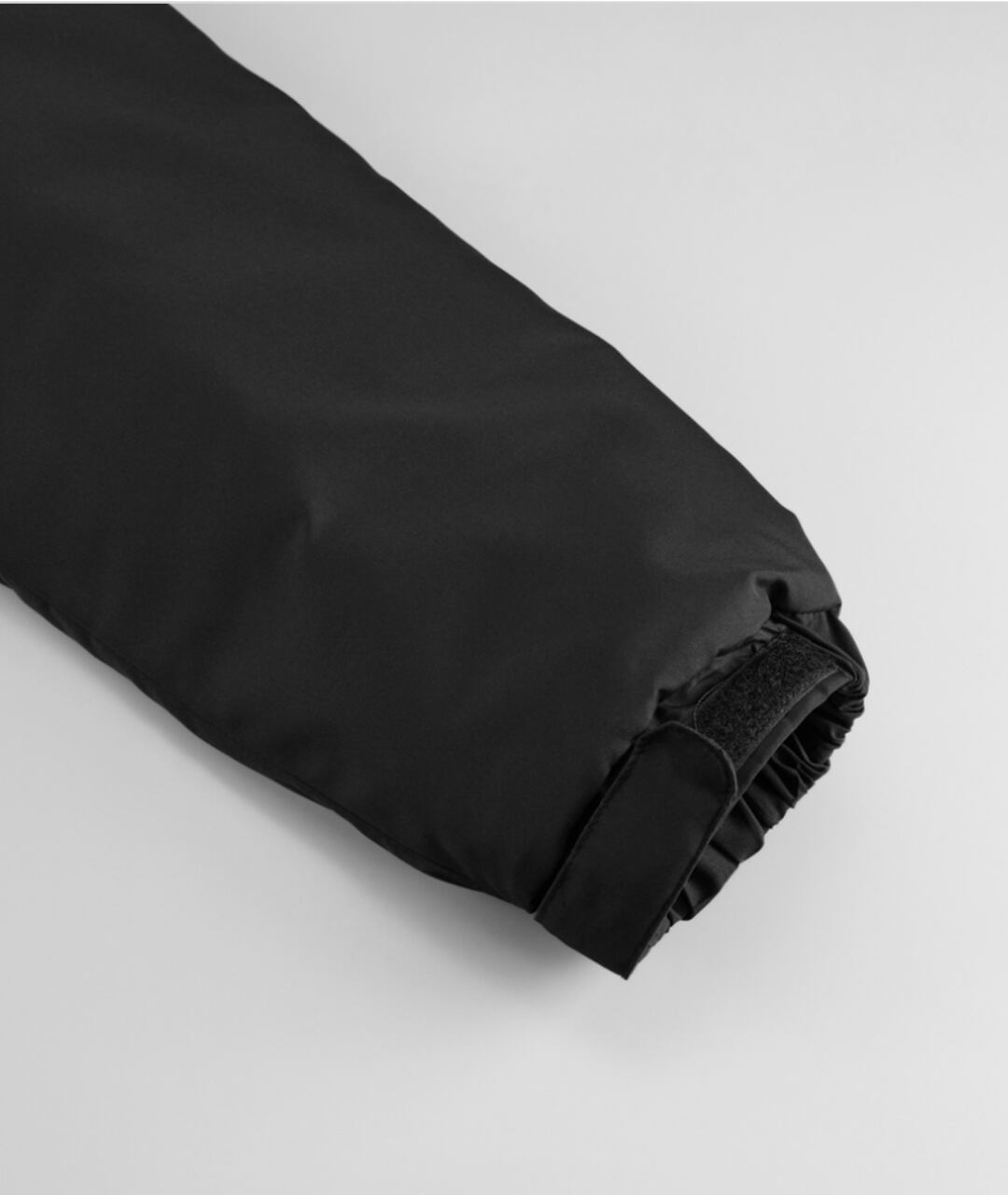 袖：面ファスナー