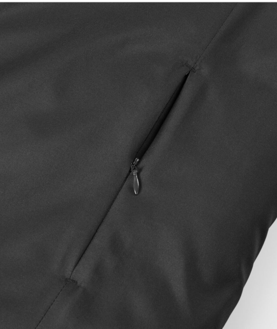 ポケット：ジップファスナー付き