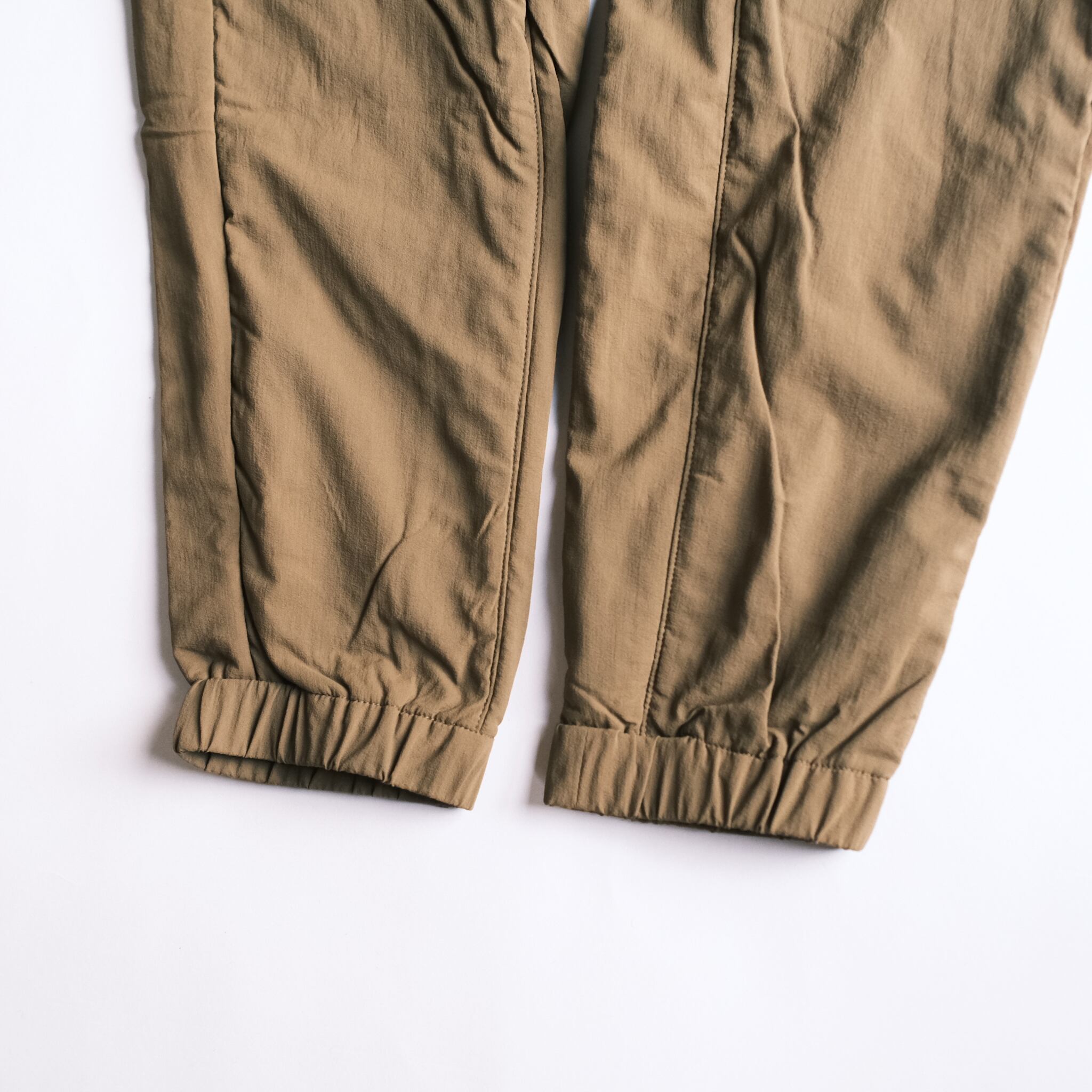 裾は絞ってあり暖気を閉じ込め足捌きがしやすい