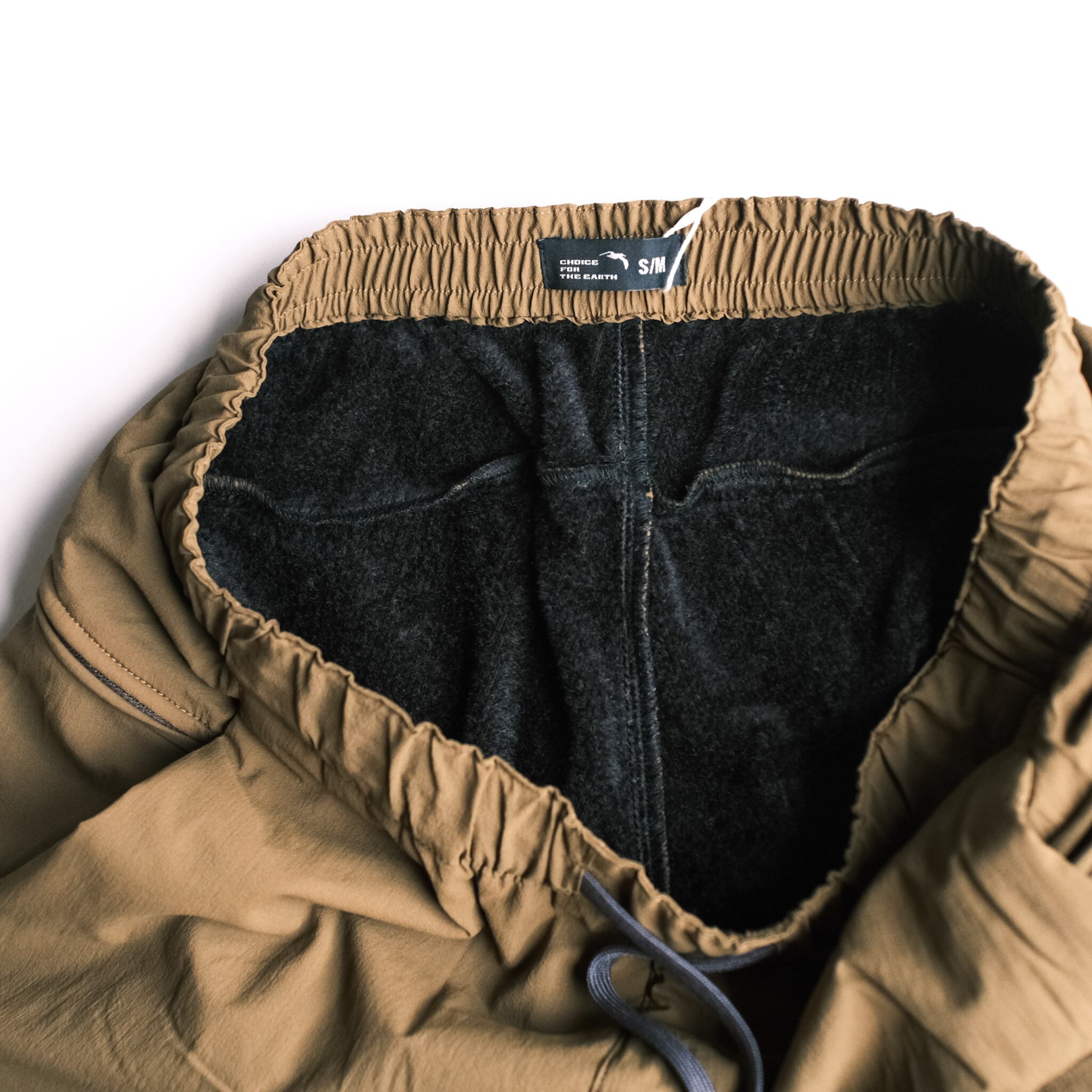 Octa®CPCP®を全面にライニング、ウェストはコードで絞るタイプ