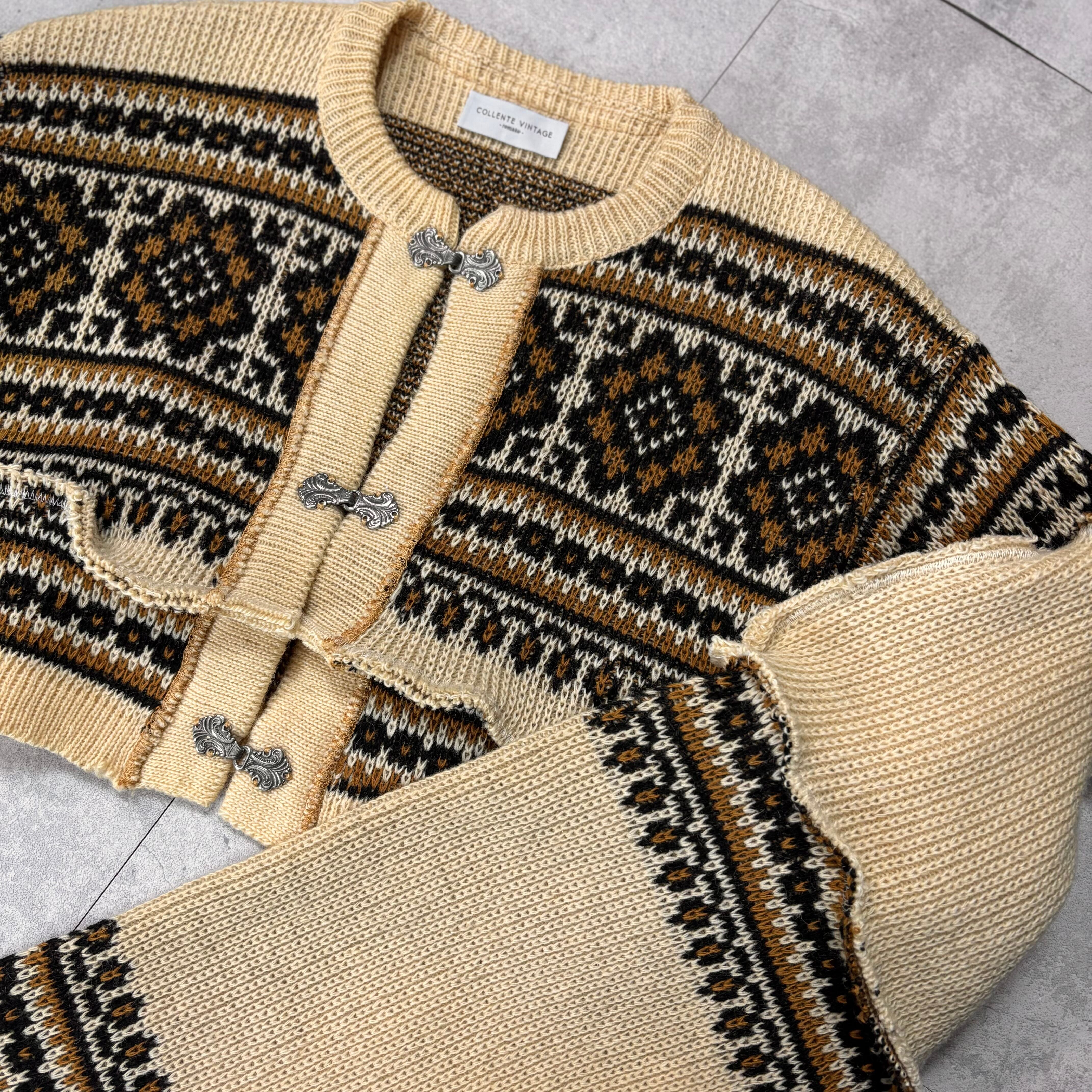 実際の色味に一番近いです