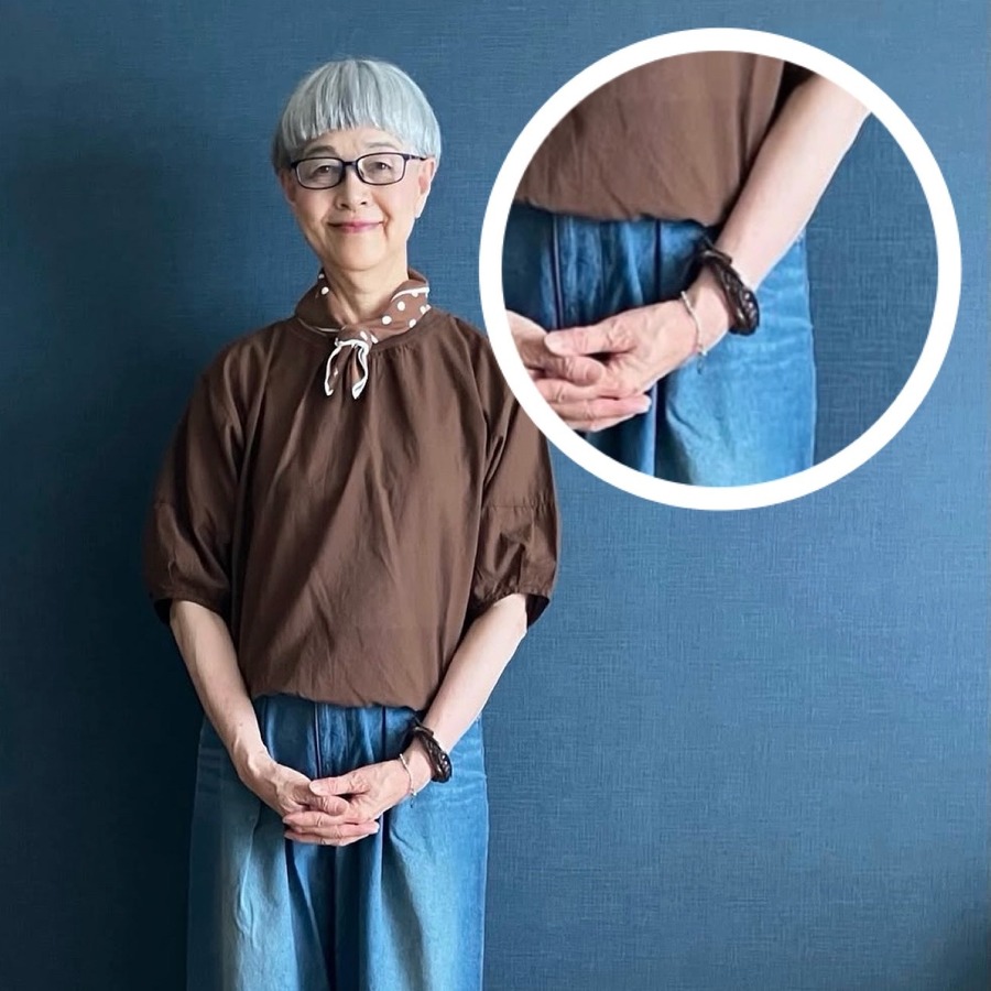 革のブレスレットとの重ね付けも素敵ですね