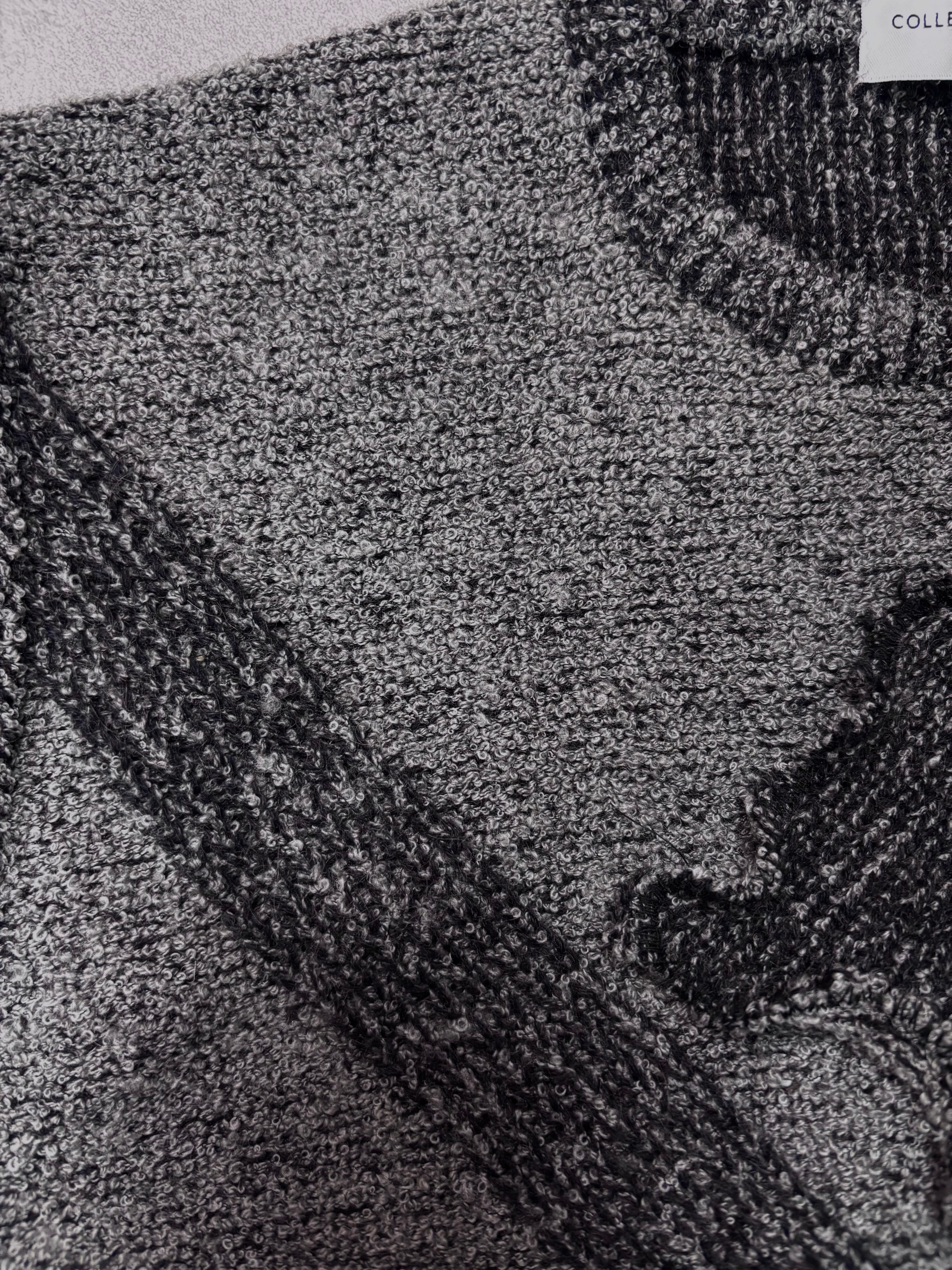 フロント生地の傷みあり(毛羽立ちが目立ちます)