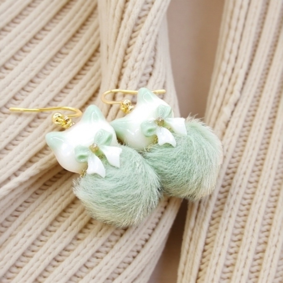 くすみグリーン