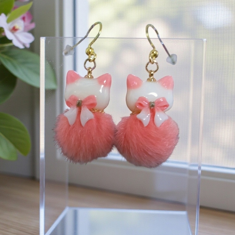 サーモンピンク