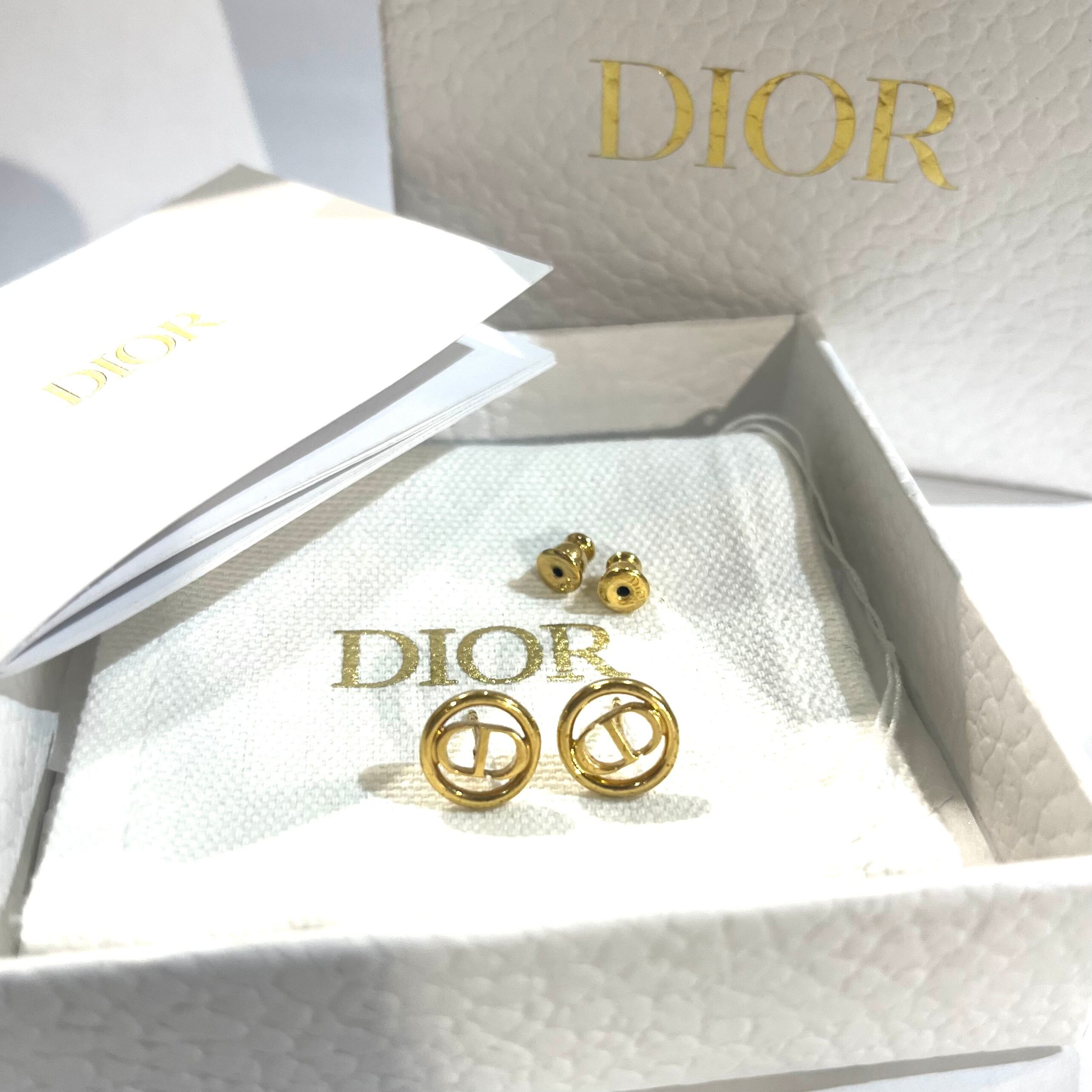 【美品】希少 Dior ディオール ピアス ゴールド ロゴ 箱セット プレゼント Christian Dior】2152 30 Montaigne スタッドピアス／ゴールドカラー
