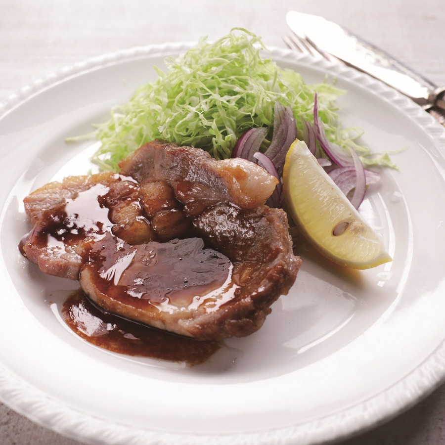 フルーツポークソテー｜お肉の旨味を引き立てるブルーベリーシロップ使い