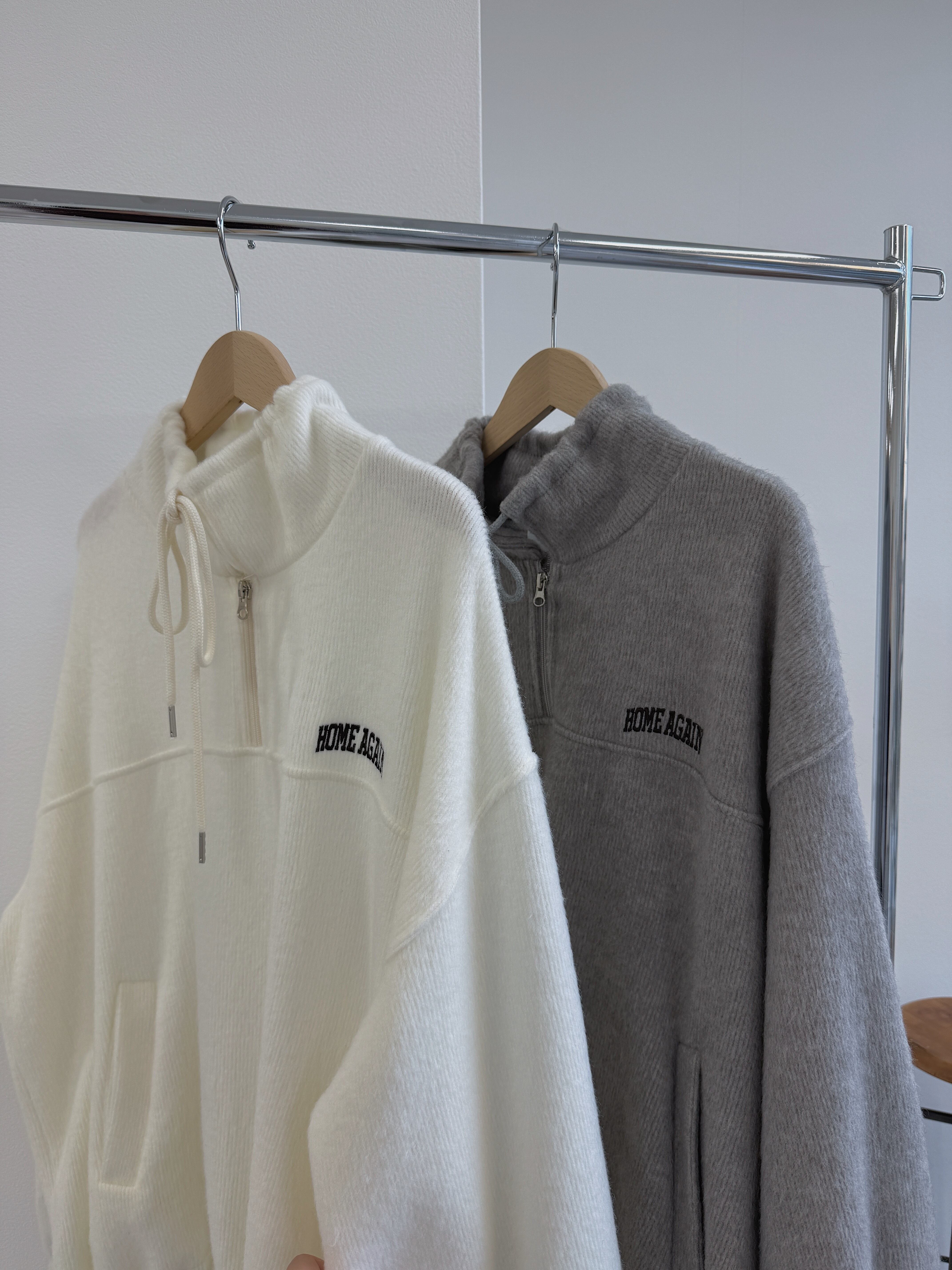 half zip logo volume knit | nananamoe