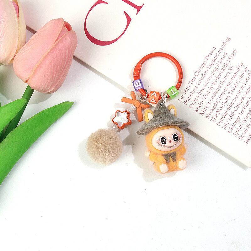 超可愛いポンポン付き♡ labubu ラブブ キーホルダー 萌粒 パイル生地