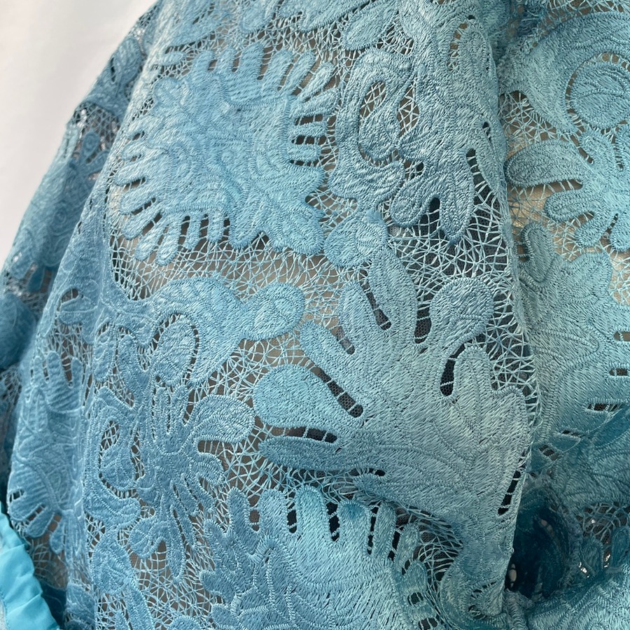 裏側のレース生地