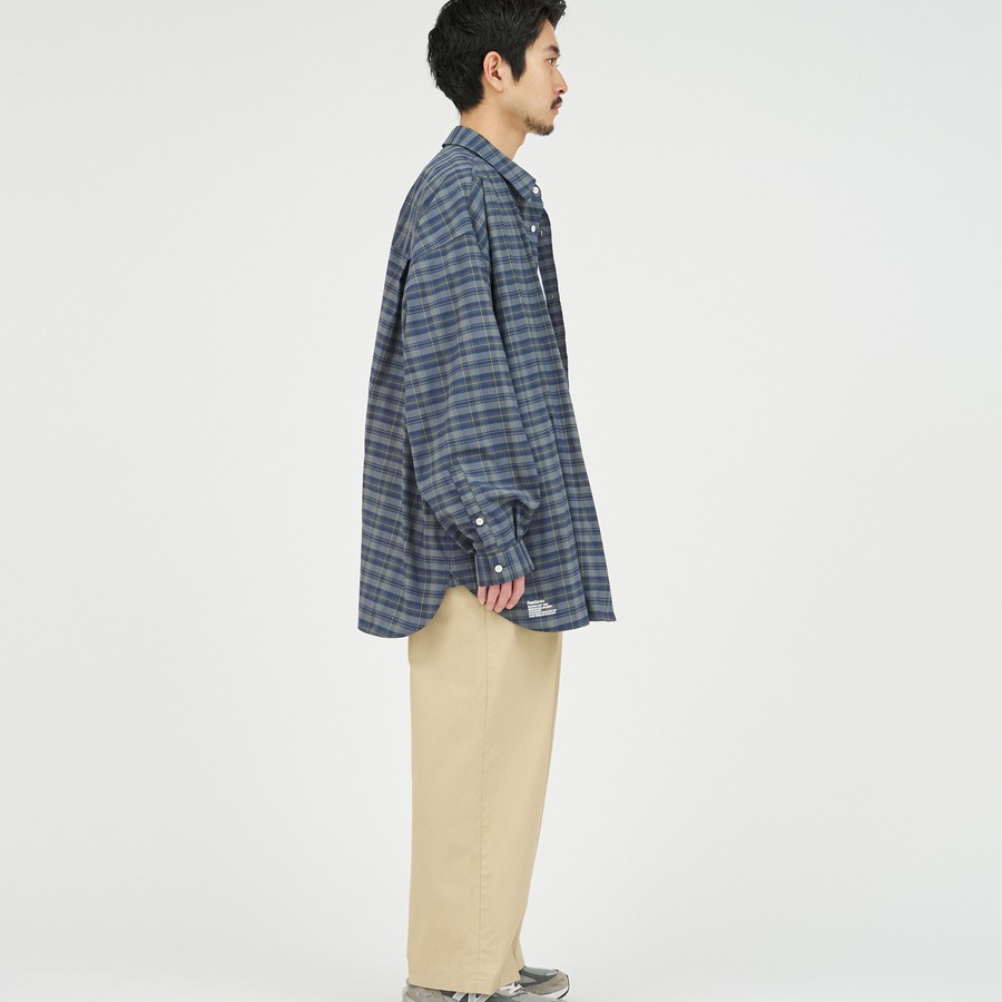 モデル身長175cm／NAVY サイズL着用