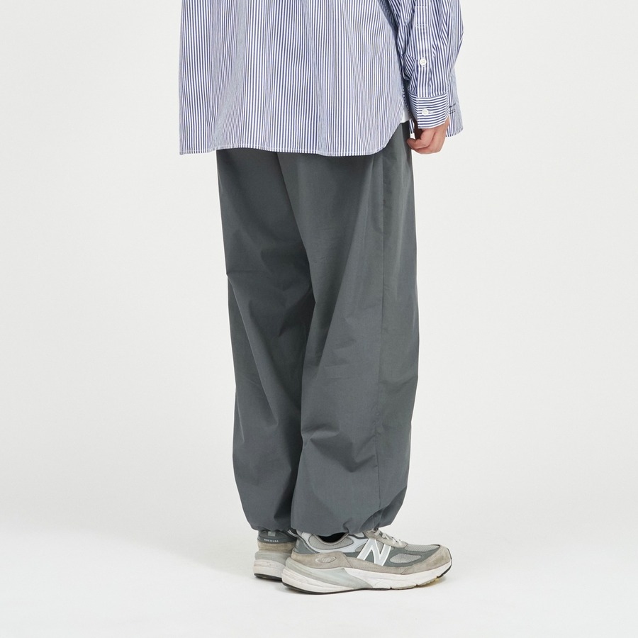 モデル身長175cm／GRAY・サイズL着用