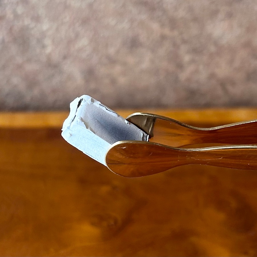 ２，炭が白くなるまで少し待ちます