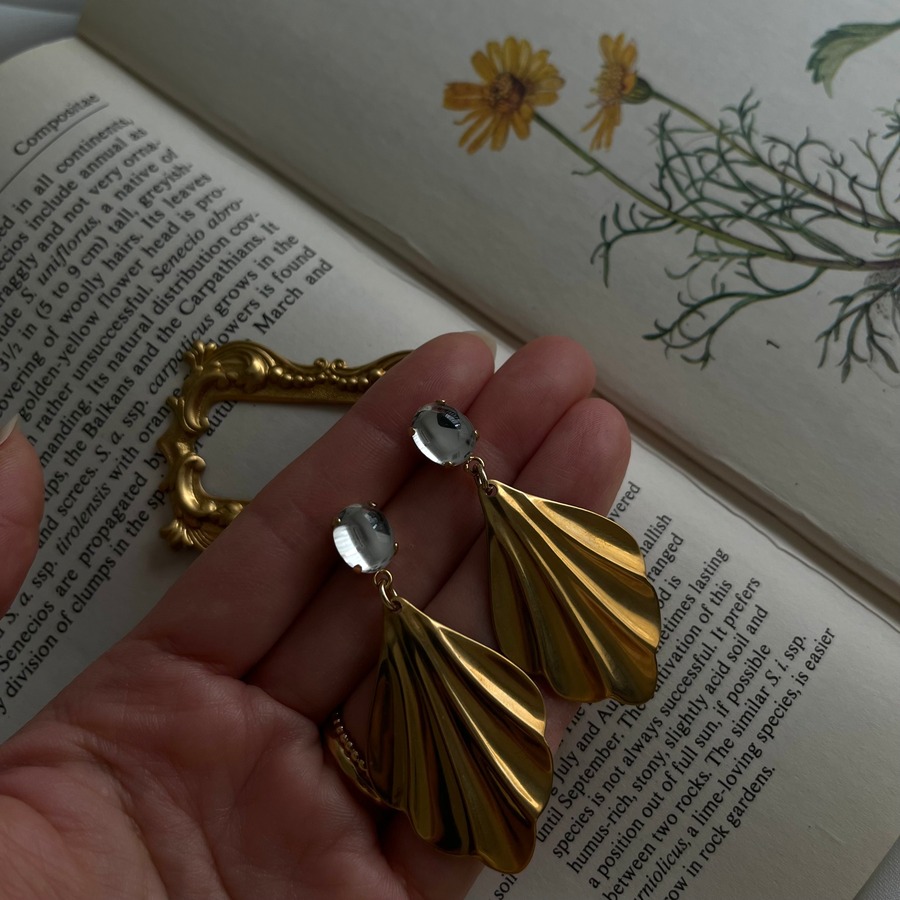 美しいクリアストーン