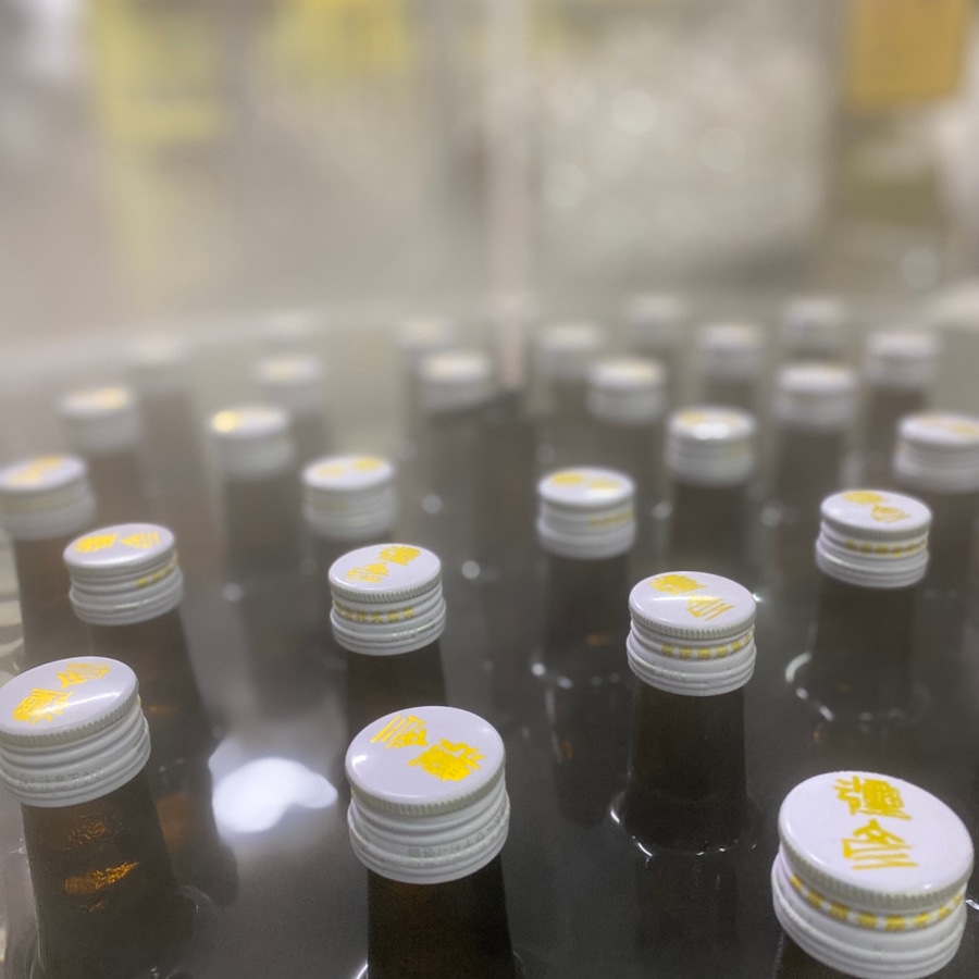 瓶詰をしたらすぐに瓶火入れすることでフレッシュさをそのまま閉じ込めます。