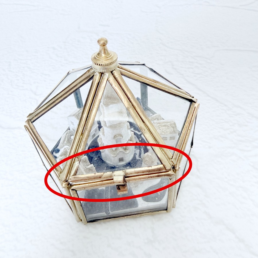 軽いくすみや汚れあり