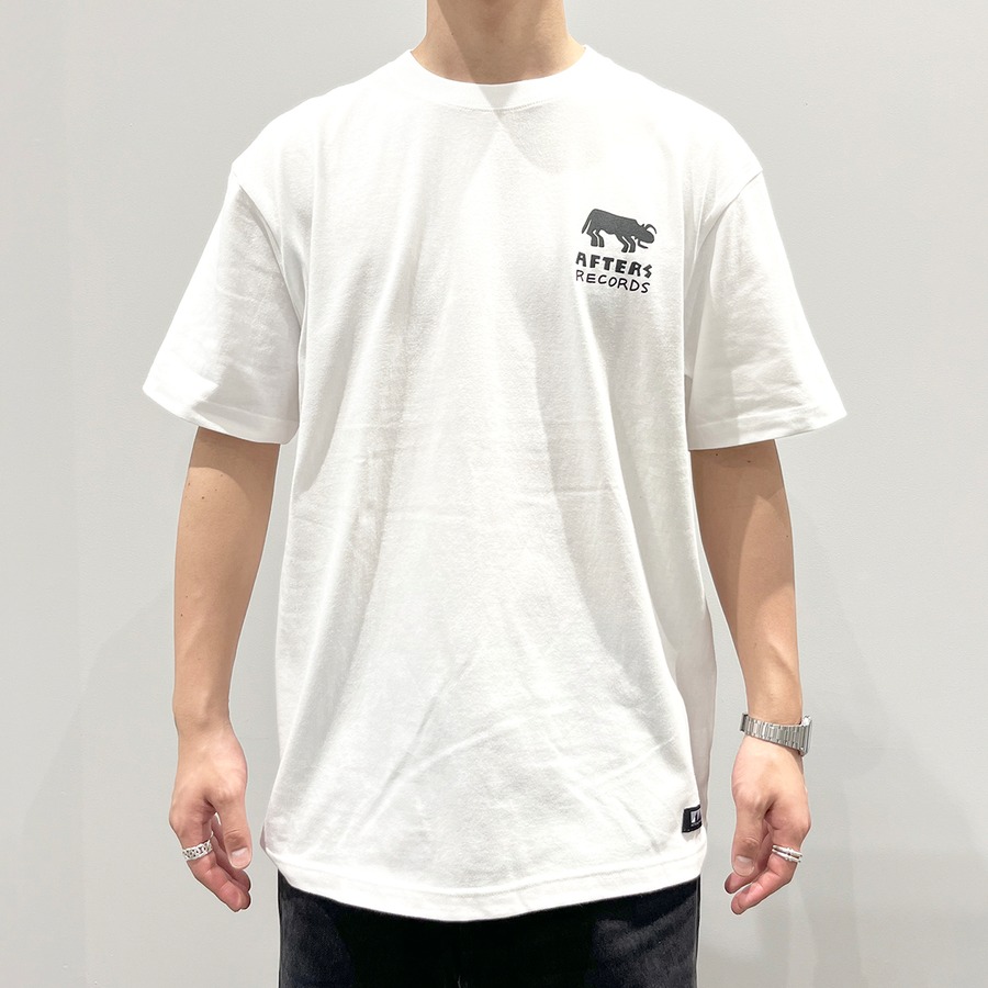モデル身長178cm / WHITE XLサイズ着用