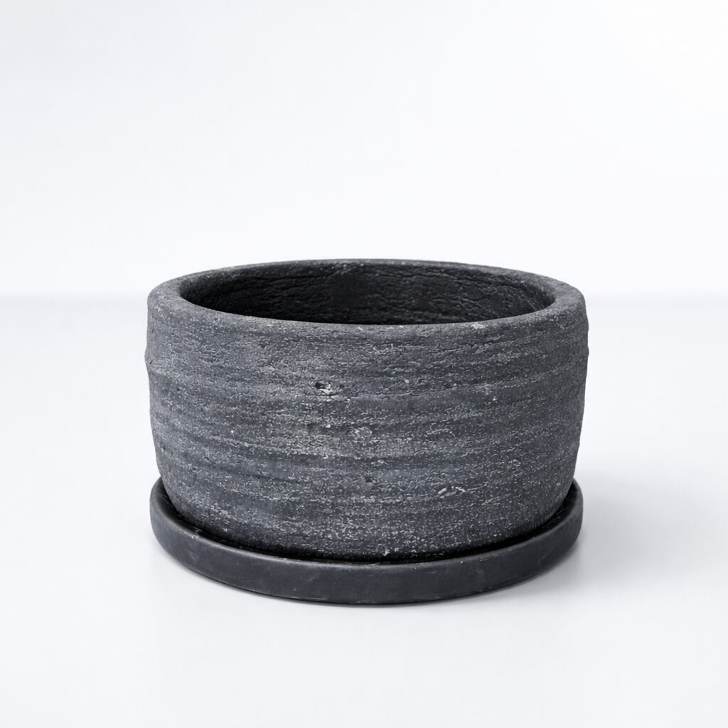 臨場感あふれるお洒落な黒陶器鉢（受け皿付き） | インテリアグリーン