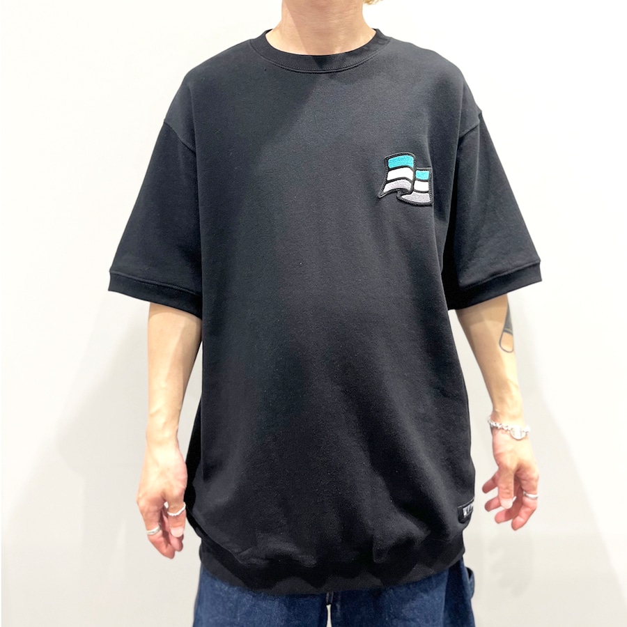 モデル身長168cm / BLACK Lサイズ着用
