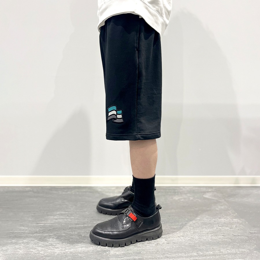 モデル身長168cm / BLACK Lサイズ着用
