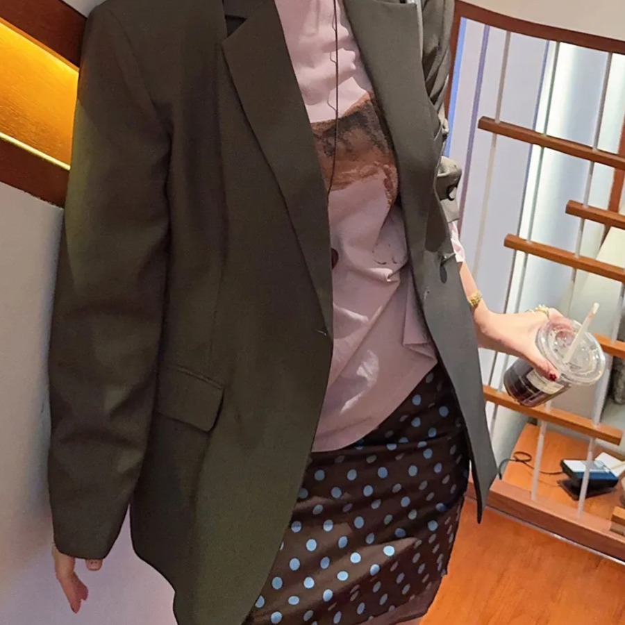 ベージュ