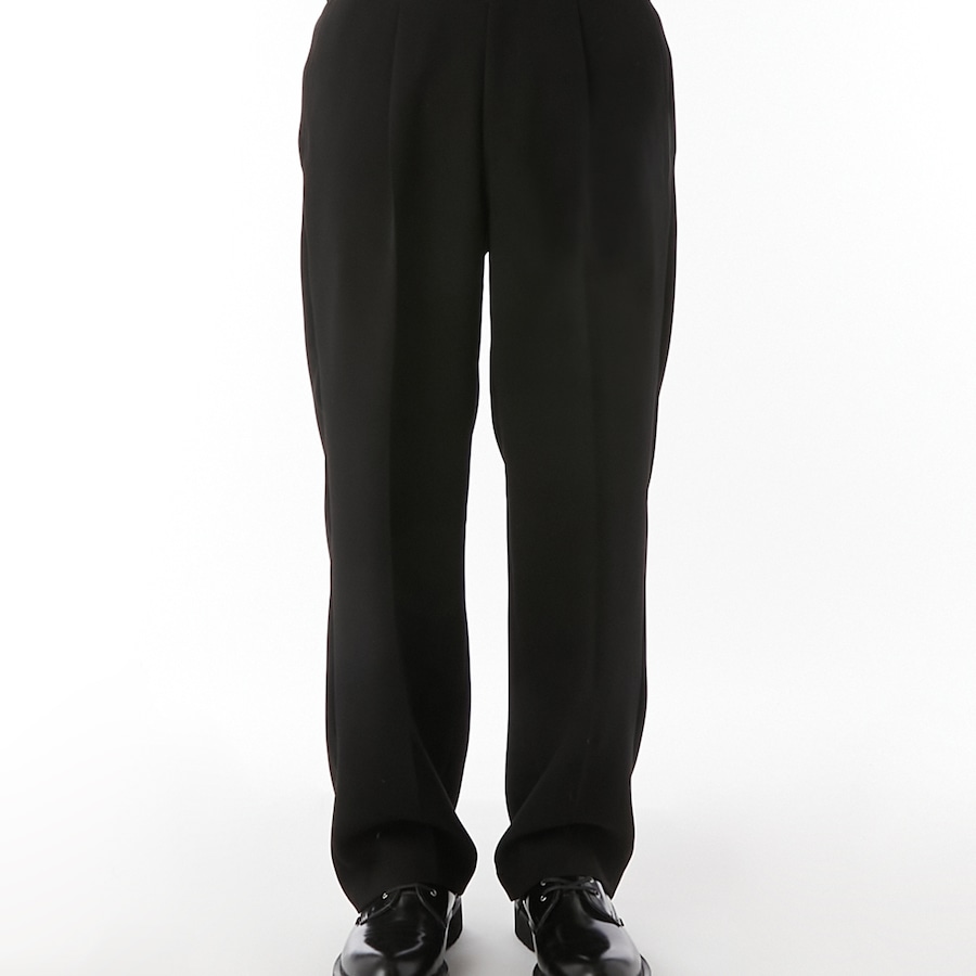ブラック モデル178cm／サイズ38着用