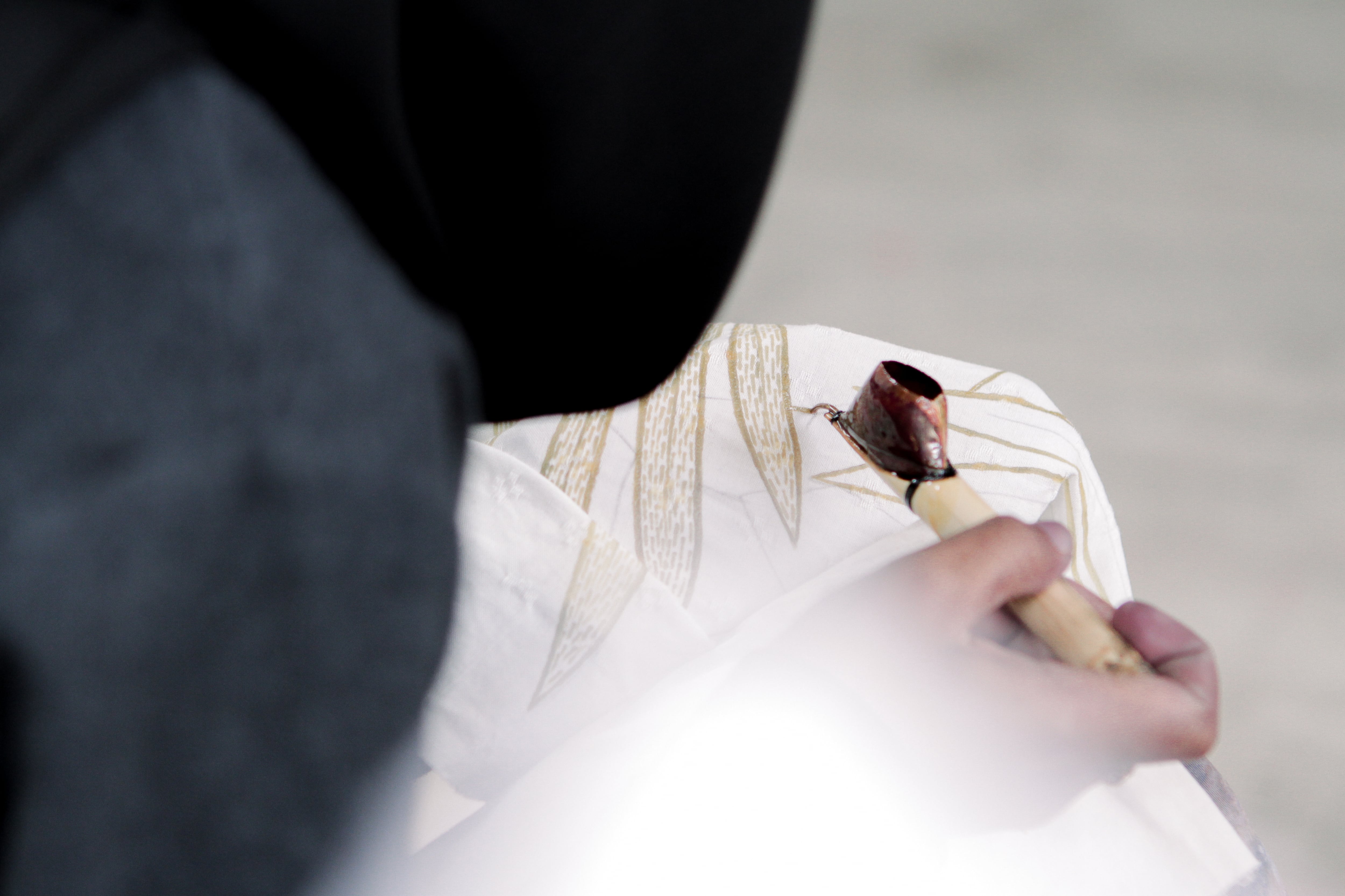 バティック（ろうけつ染め）はインドネシアの伝統工芸品です