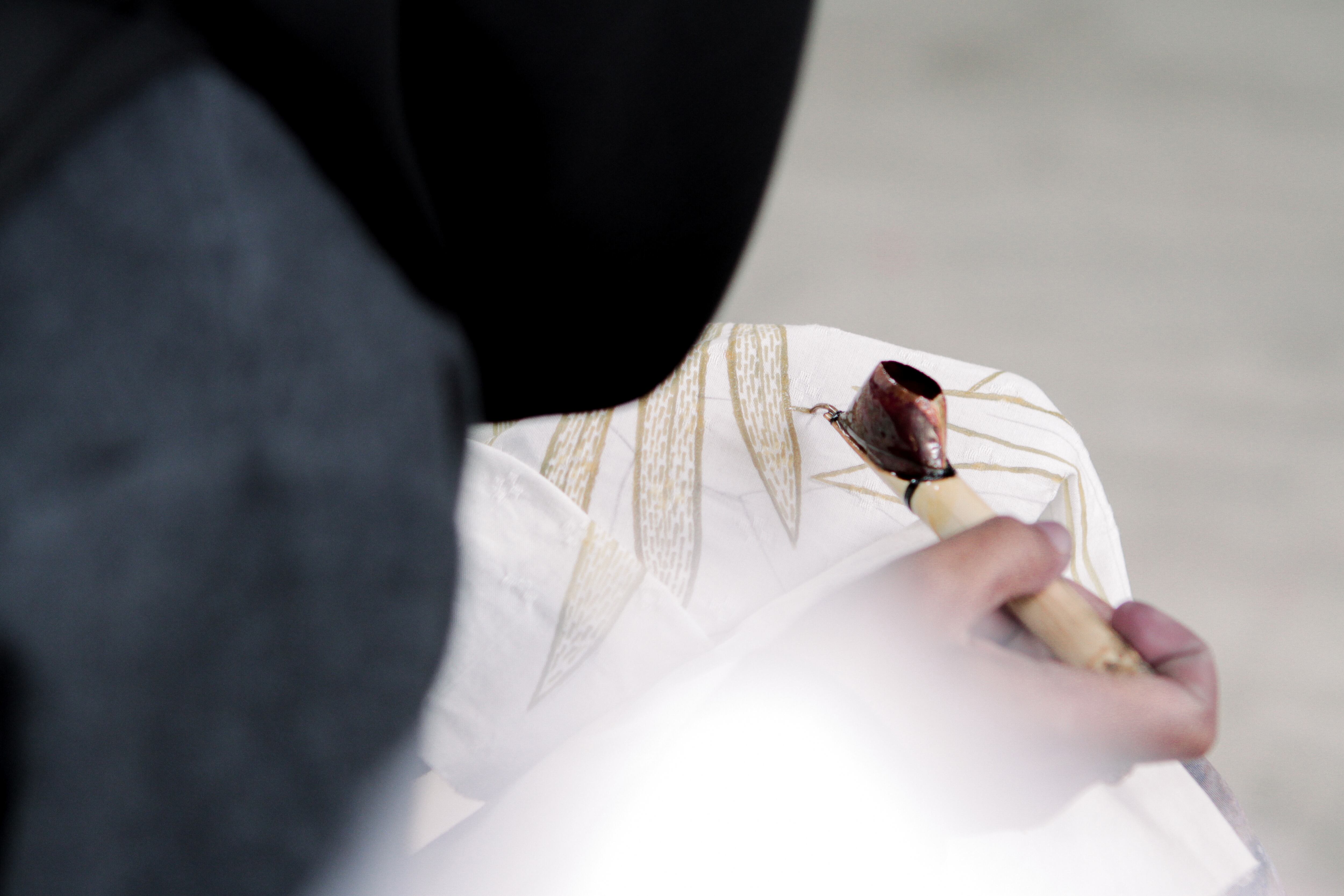 バティック（ろうけつ染め）はインドネシアの伝統工芸品です