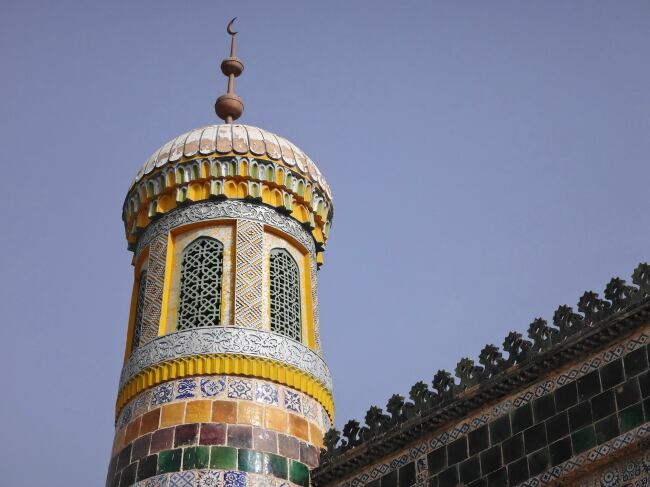タイルが美しいアパクホージャ墓の塔