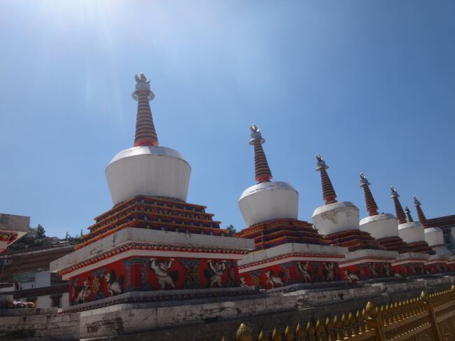 青空に映える仏塔