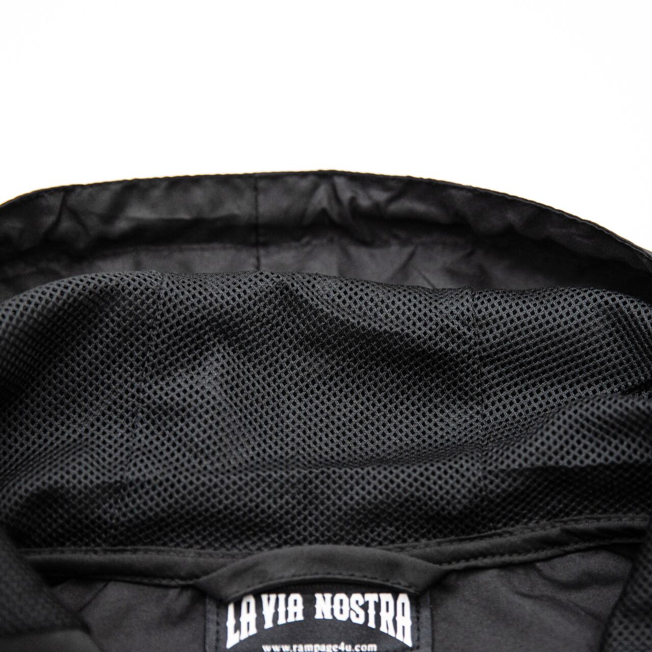 メッシュ裏地付き3パネルフード