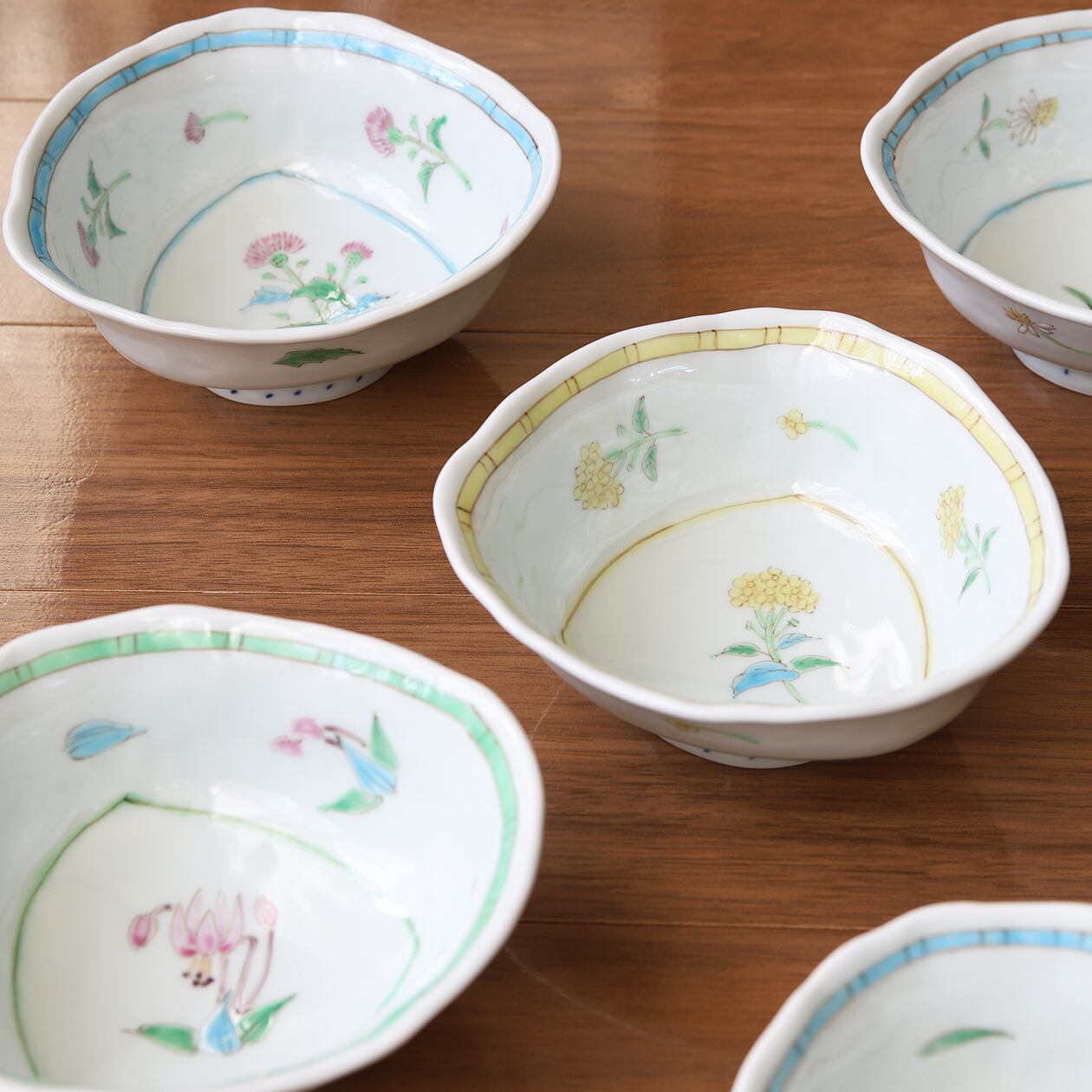 うつわ藍水 ｜ 銘々皿（約15㎝） 一つ花リンドウ ｜ 波佐見焼 | にっ