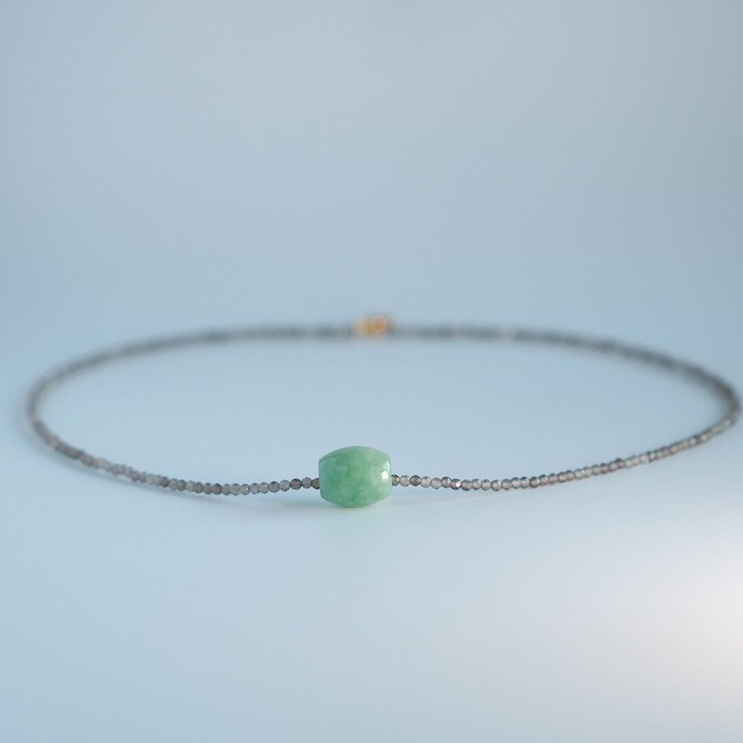 ツルツルのうるうるの翡翠のペンダントトップ