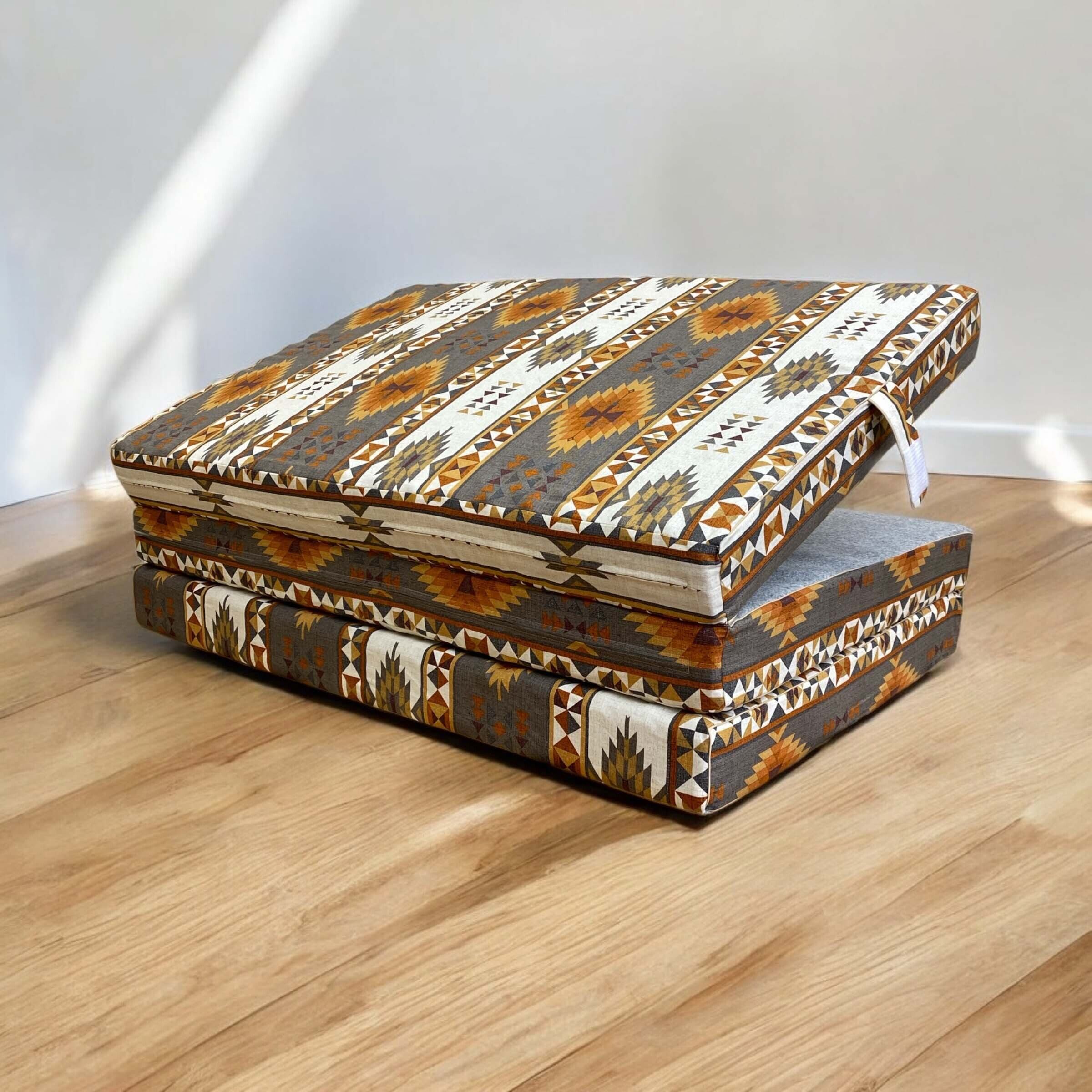 折りたたみ可能で使い方自由自在。ソファやクッションとしてもお使いいただけます