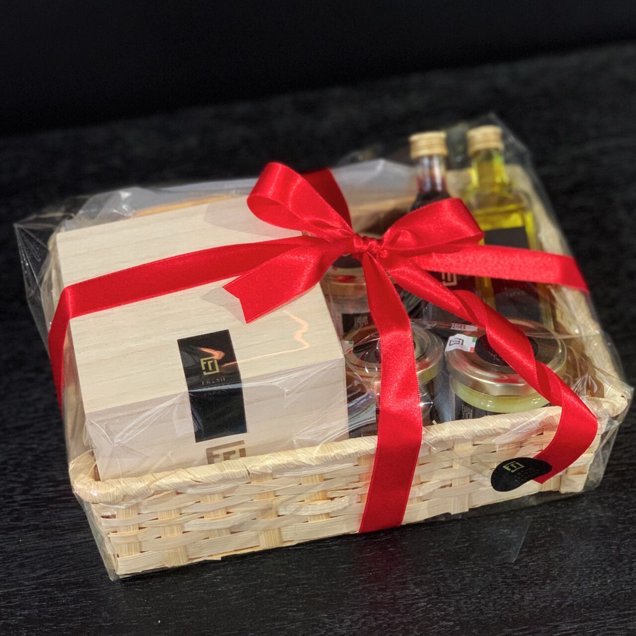 トリュフバスケットDX＜イタリア産・黒トリュフ50g入り＞