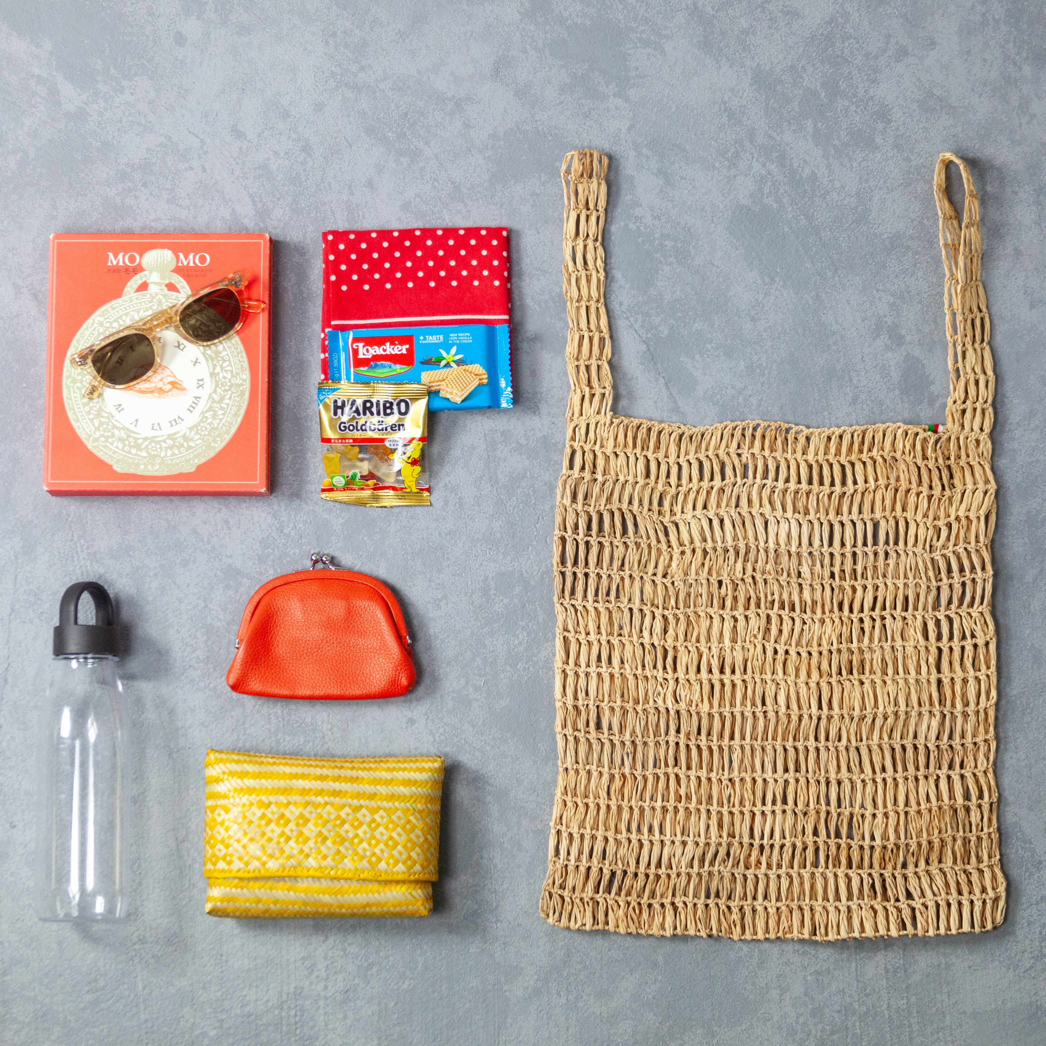 丈夫なので、普段使いとしてある程度の重い荷物も入れられます。